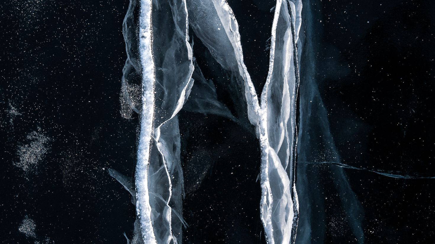 Обои лед 3. Текстура льда. Фактура льда. Темный лед. Потрескавшийся лед.