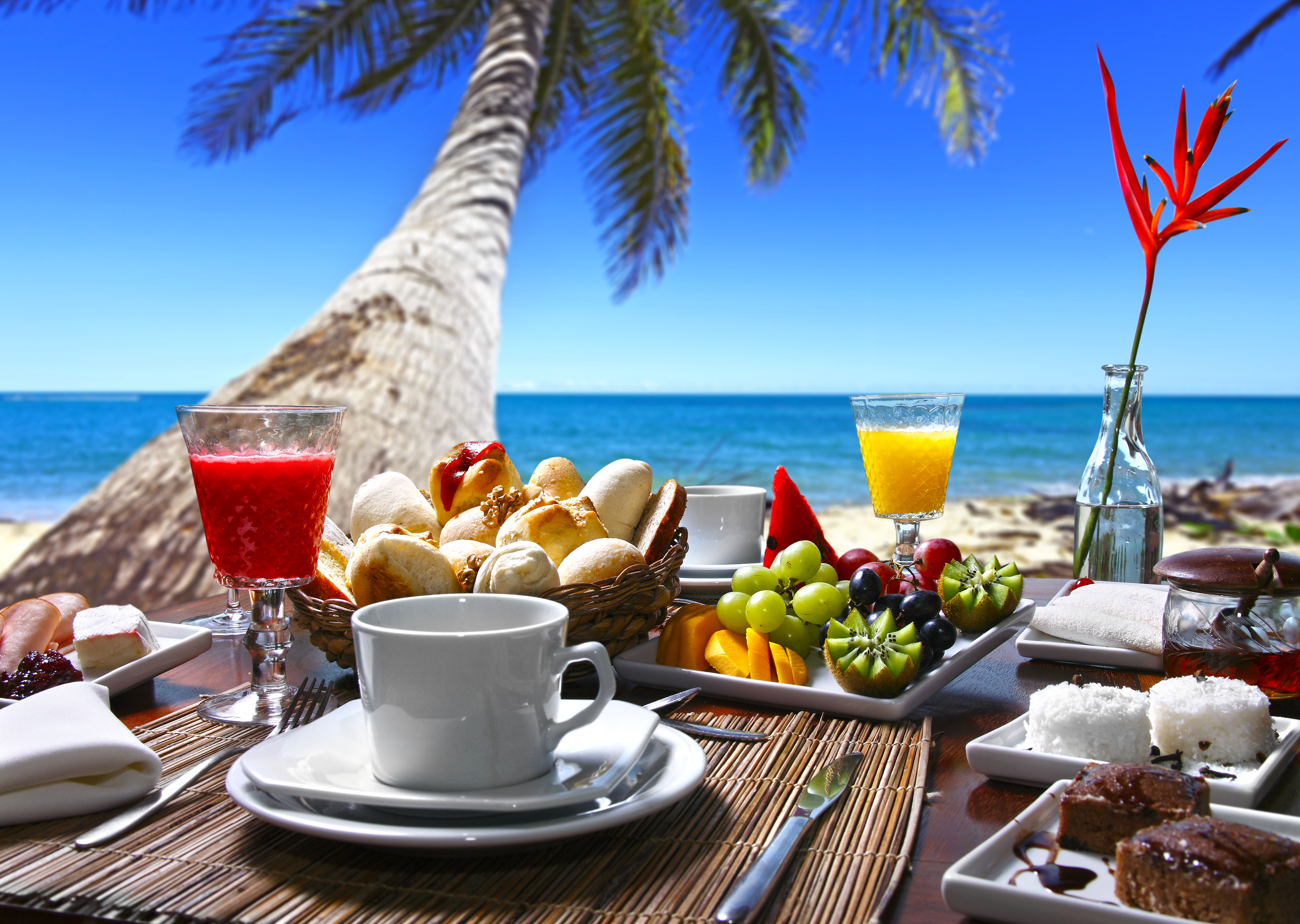 Доброго дня завтрак. Утро на море. Утренний завтрак на море. Утро море завтрак. Завтрак с видом на море.