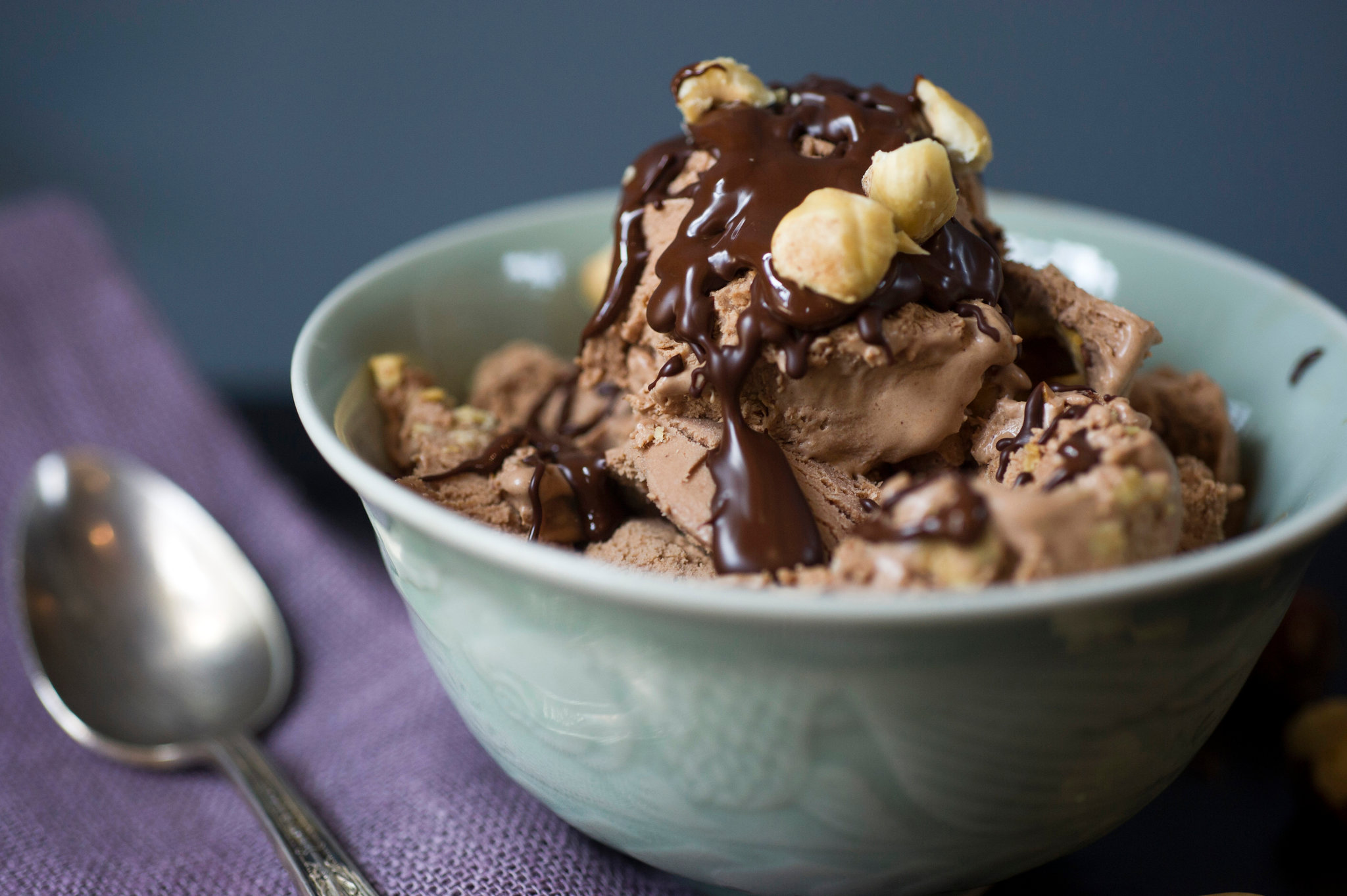 Choco ice. Шоколадное мороженое джелато. Chocolate Hazelnut Cream. Мороженое пломбир шоколадный. Мороженое шоколадное с орешками.