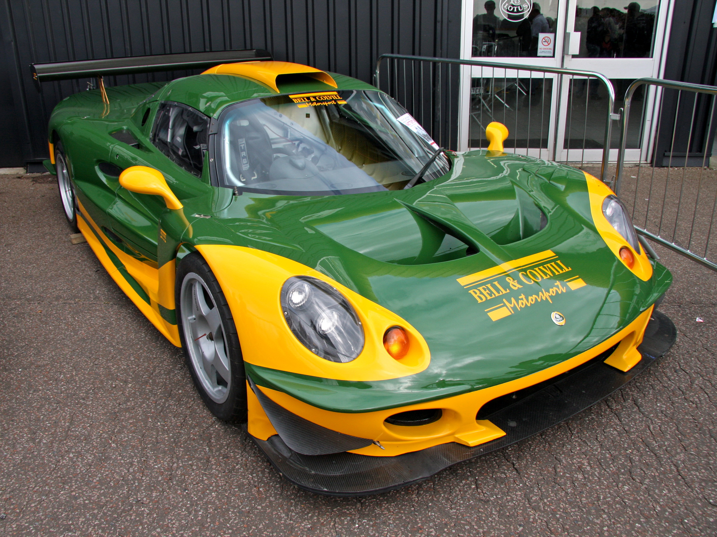 Lotus спорткар 1990