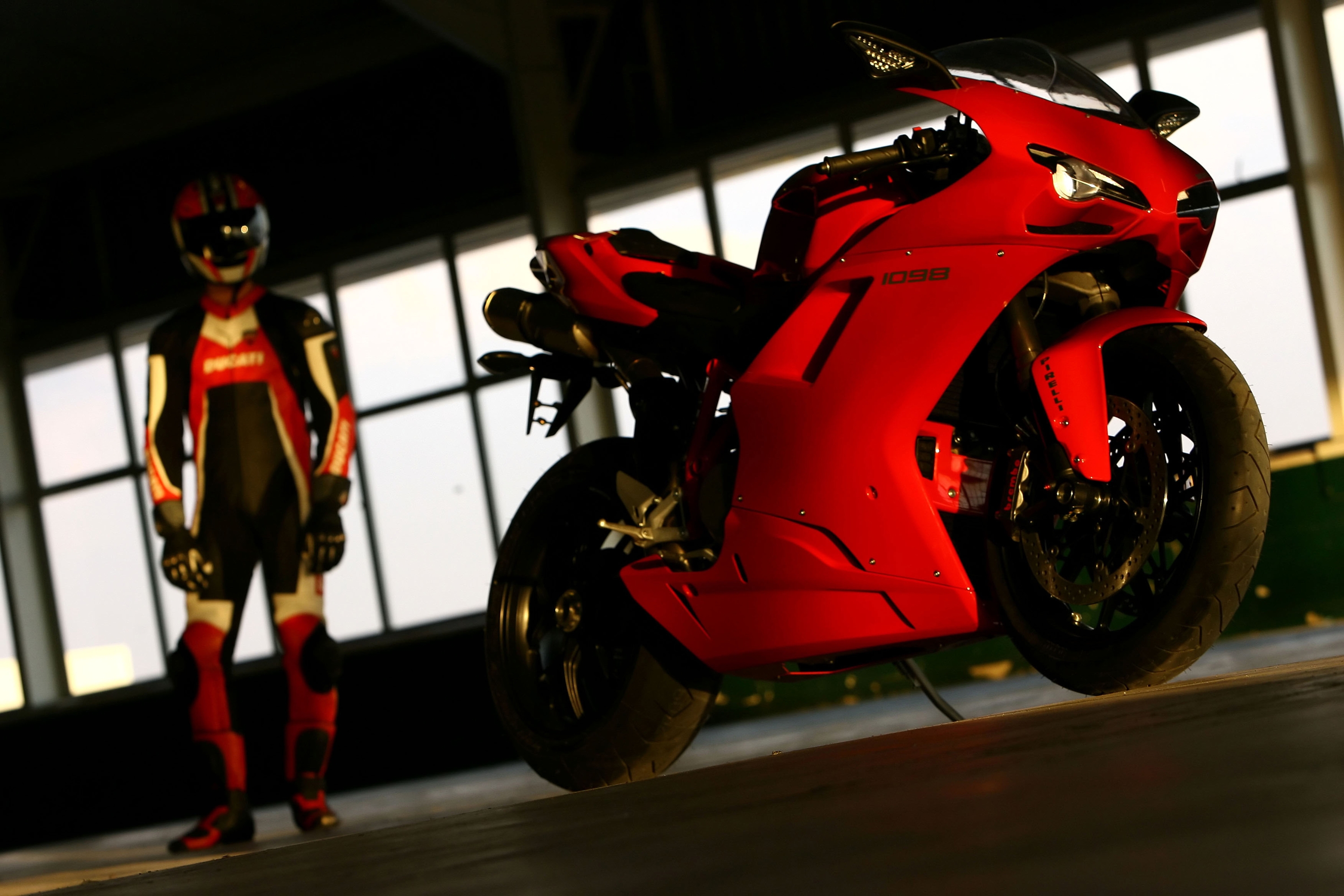 Laden Sie Ducati 1098 HD-Desktop-Hintergründe herunter