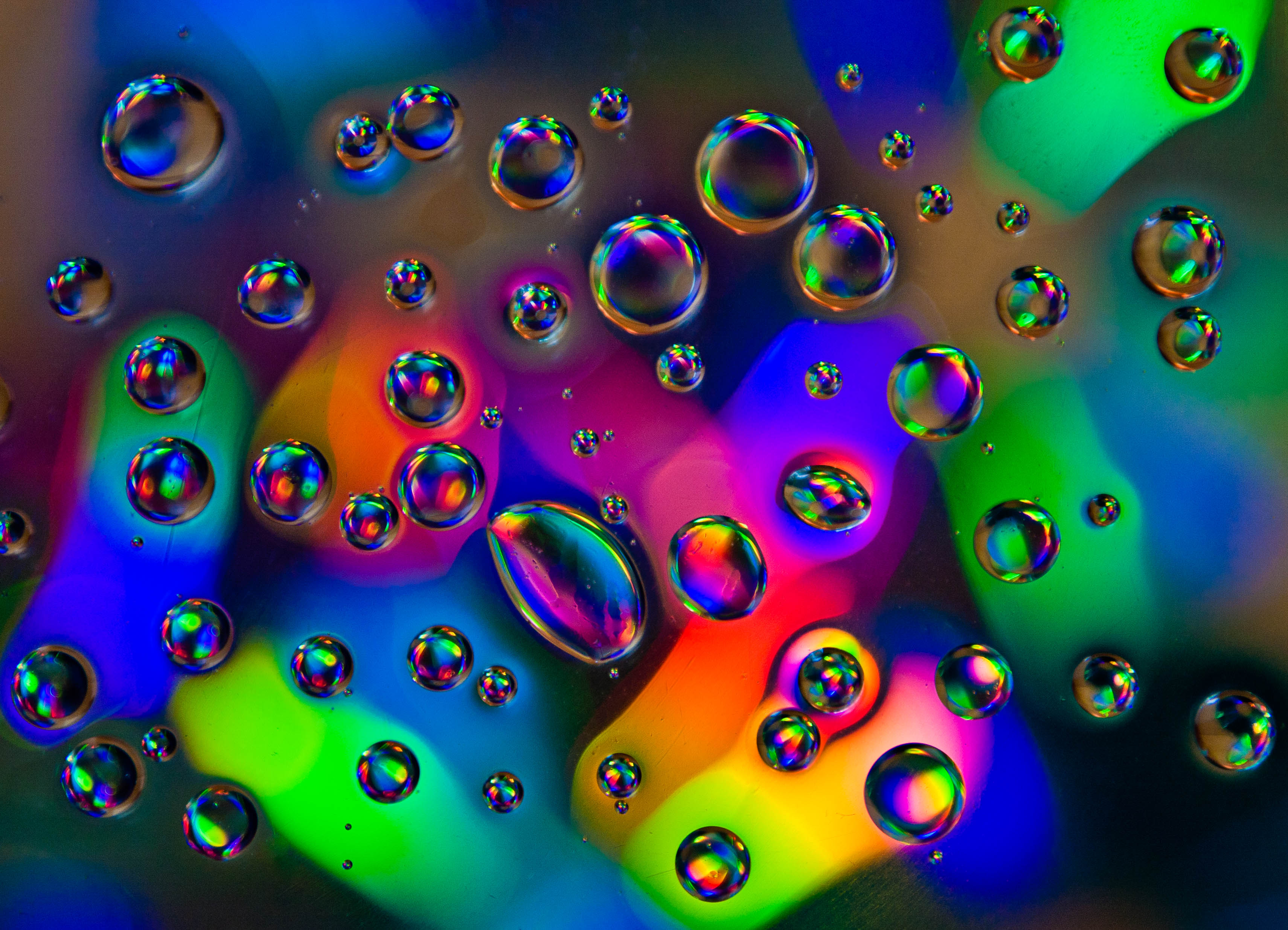 132328 Hintergrundbild herunterladen makro, flüssigkeit, mehrfarbig, drops, bubbles, motley - Bildschirmschoner und Bilder kostenlos