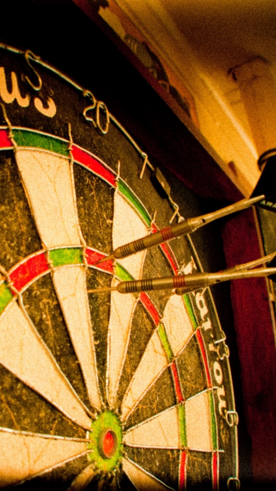 Wallpaper Dart board with darts, selective focus on board - PIXERS.HK