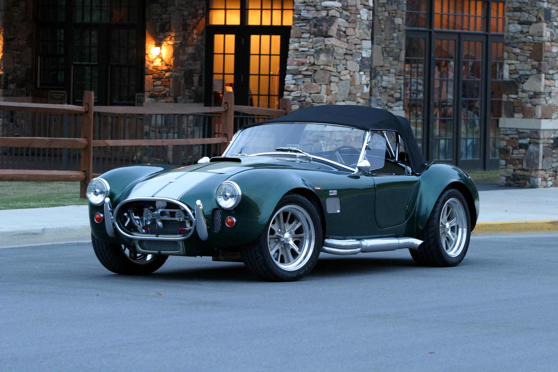 Машина AC Cobra