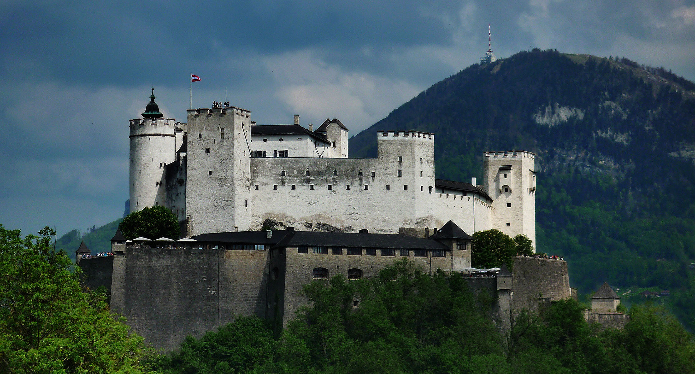 Tsebelda fortress. Замок Зальцбург Австрия. Крепость Хоэнзальцбург Австрия. Замок Хоэнзальцбург (Зальцбург). Исторический центр Зальцбурга и крепость Хоэнзальцбург.