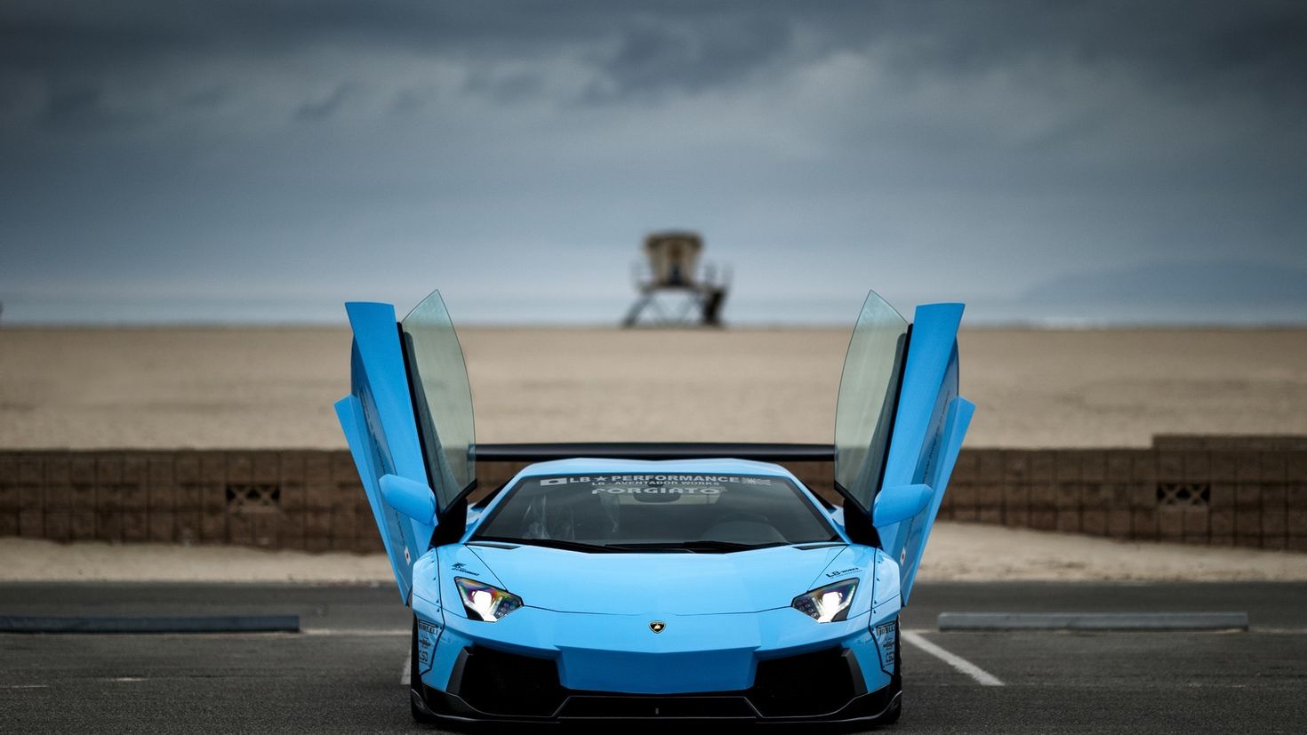 Lamborghini Aventador синий