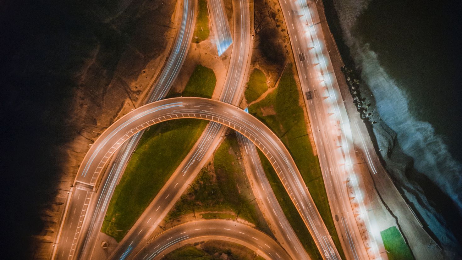 Road junction. Дороги вид сверху. Шоссе вид сверху. Дорожная развязка вид сверху. Ночная дорога вид сверху.