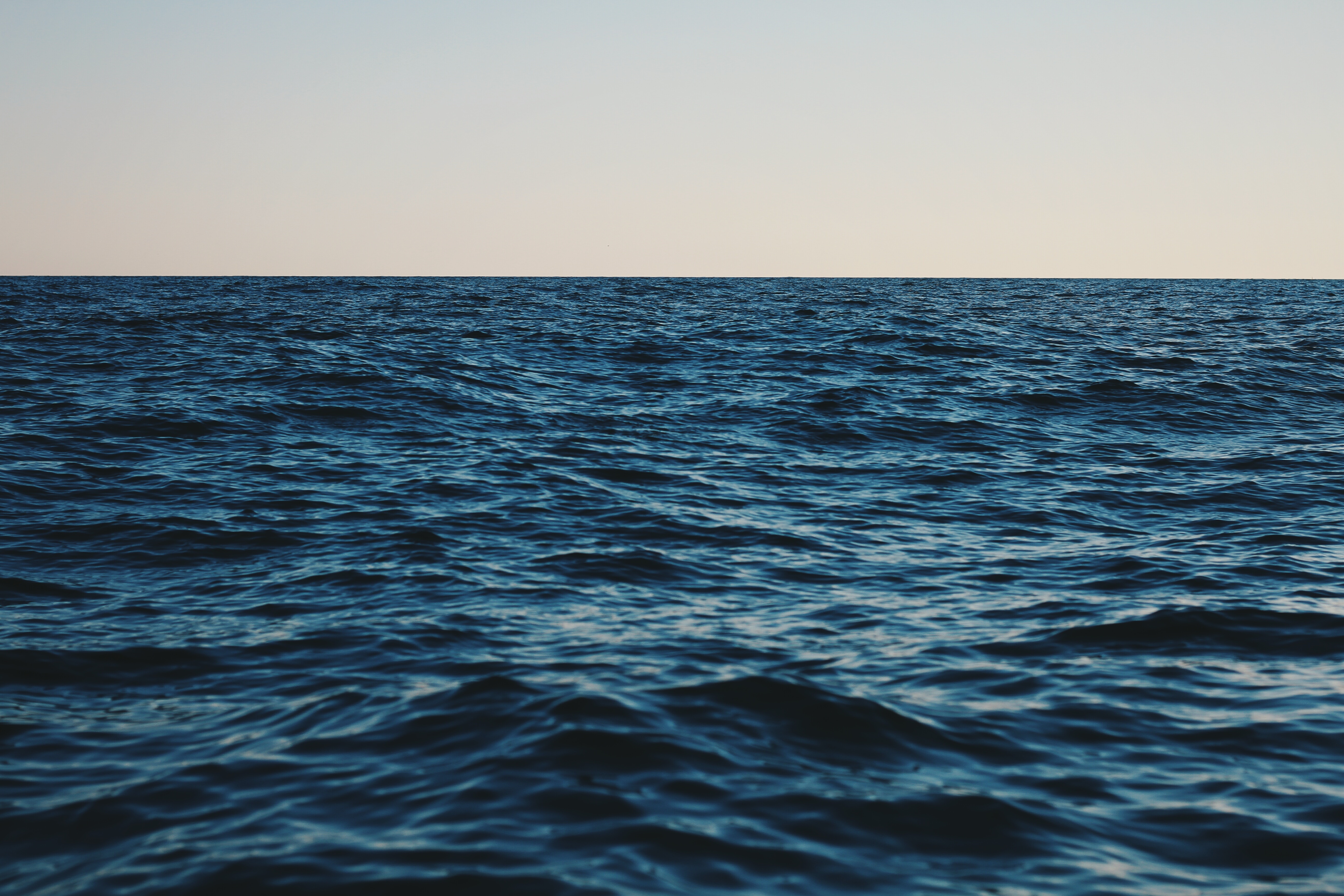 Море 3.3. Поверхность океана. Морская гладь. Море Горизонт. Ровная гладь воды.