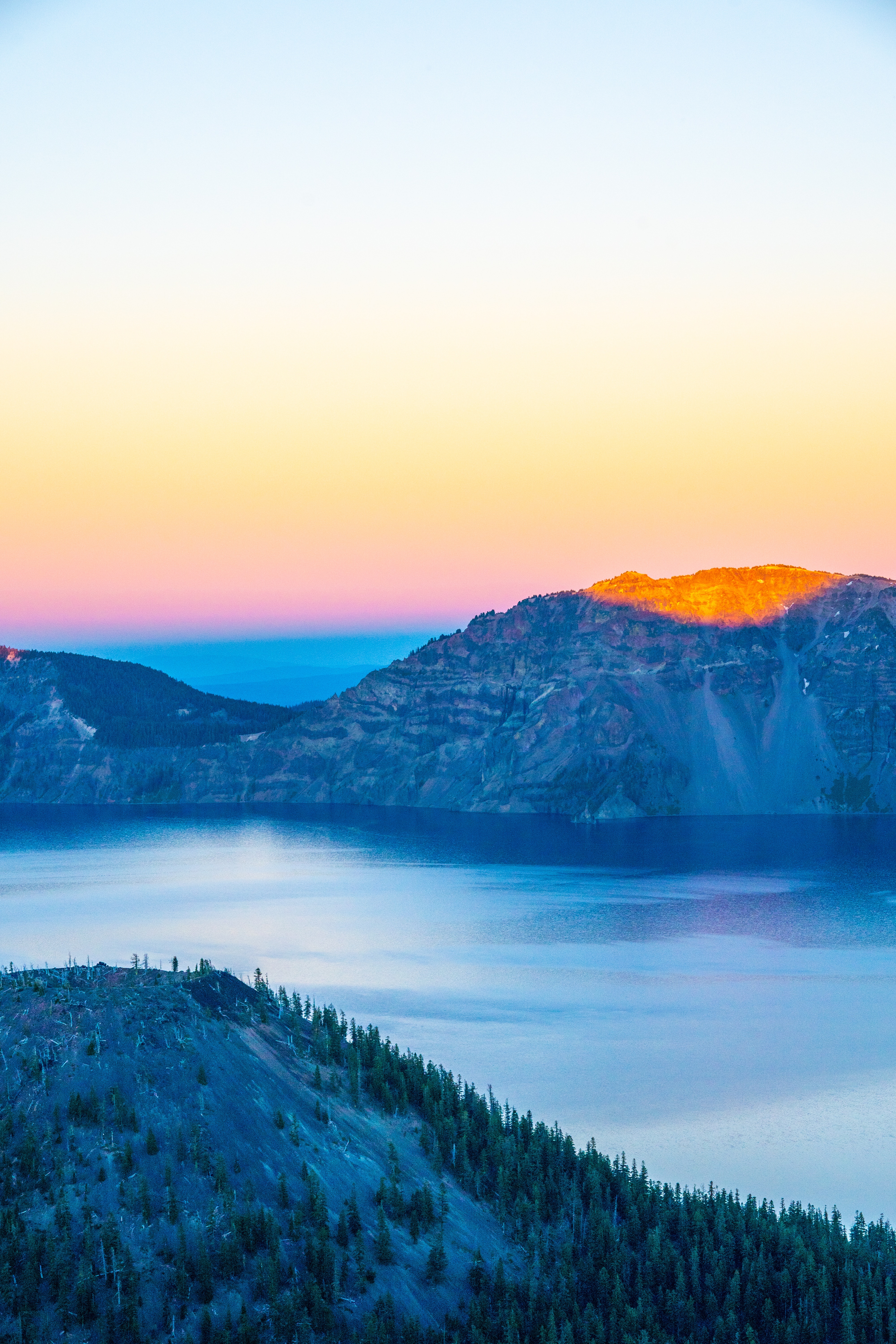 Handy-Wallpaper Natur, Horizont, Kratersee, Crater Lake, Sunset, Mountains, Usa, See, Nationalpark kostenlos herunterladen.