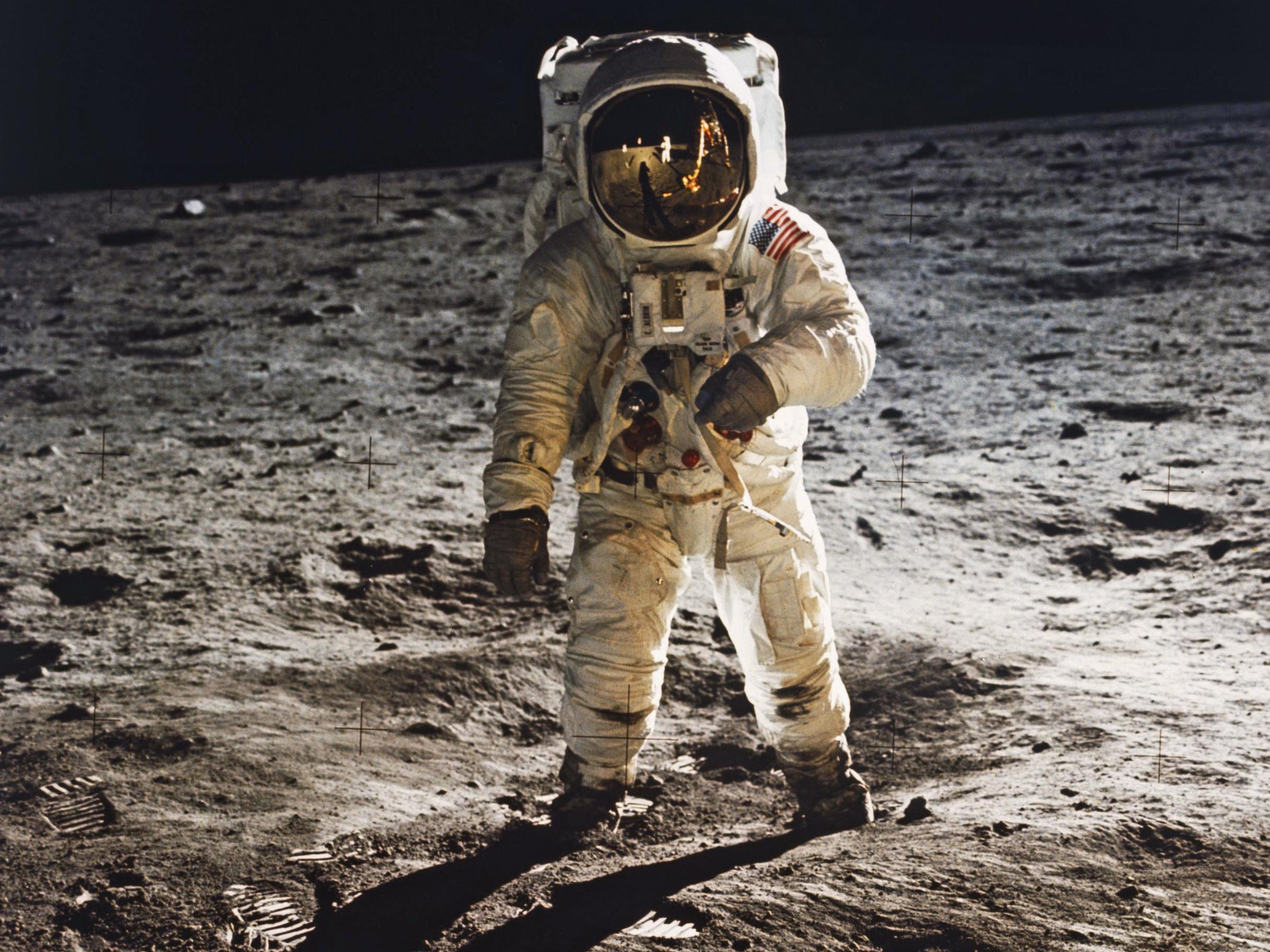 Нил Армстронг и Эдвин Олдрин на Луне