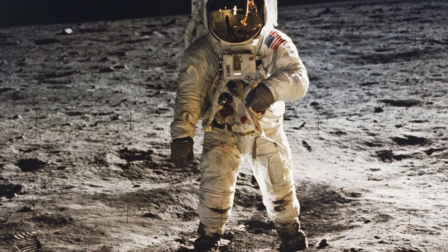 Рост человека в космосе. Скафандр Аполлон 11. Новейшее время космос. Новейшее время фото.