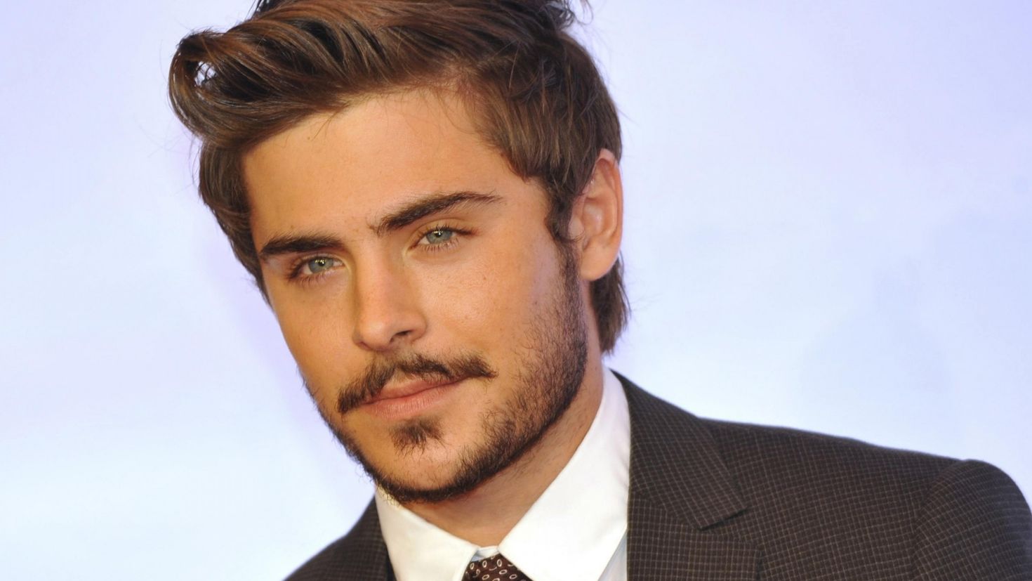 Hi good looking. Зак Эфрон. Актер Зак Эфрон. Зак Эфрон молодой. Zac Efron goatee.