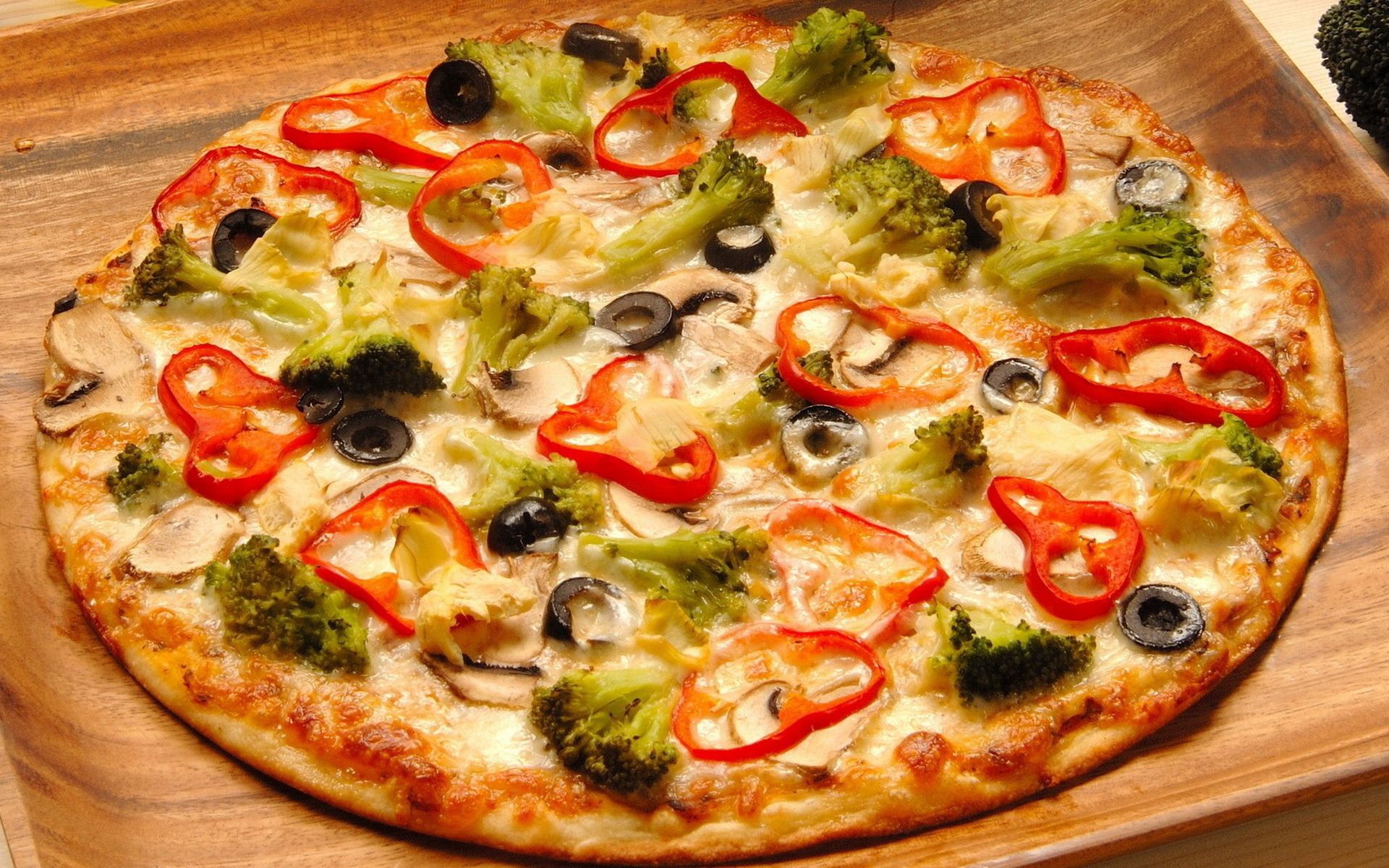 food, pizza, pepper, olives, broccoli