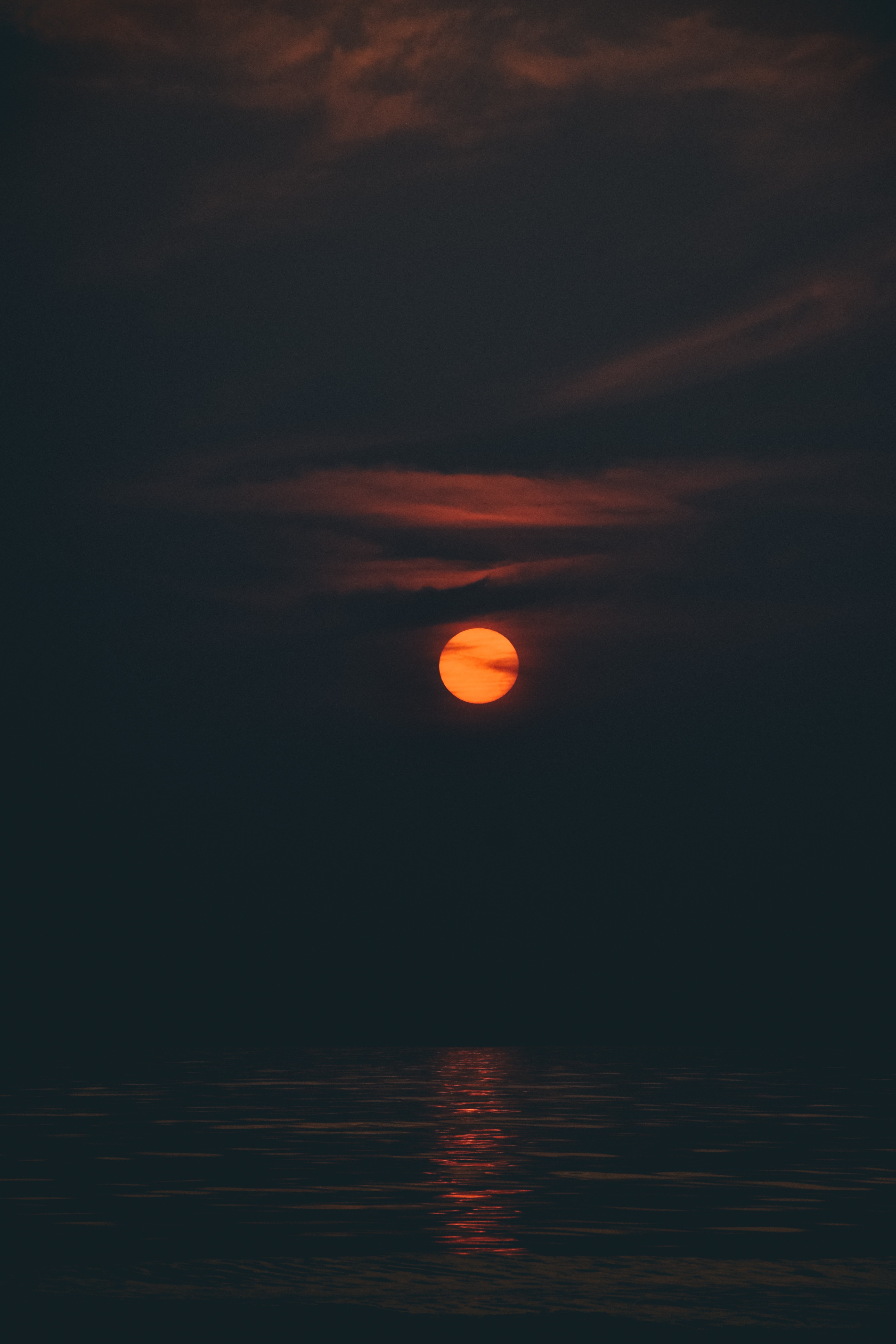 Mobile wallpaper moon, dark, sunset, sky, night, ocean, mumbai