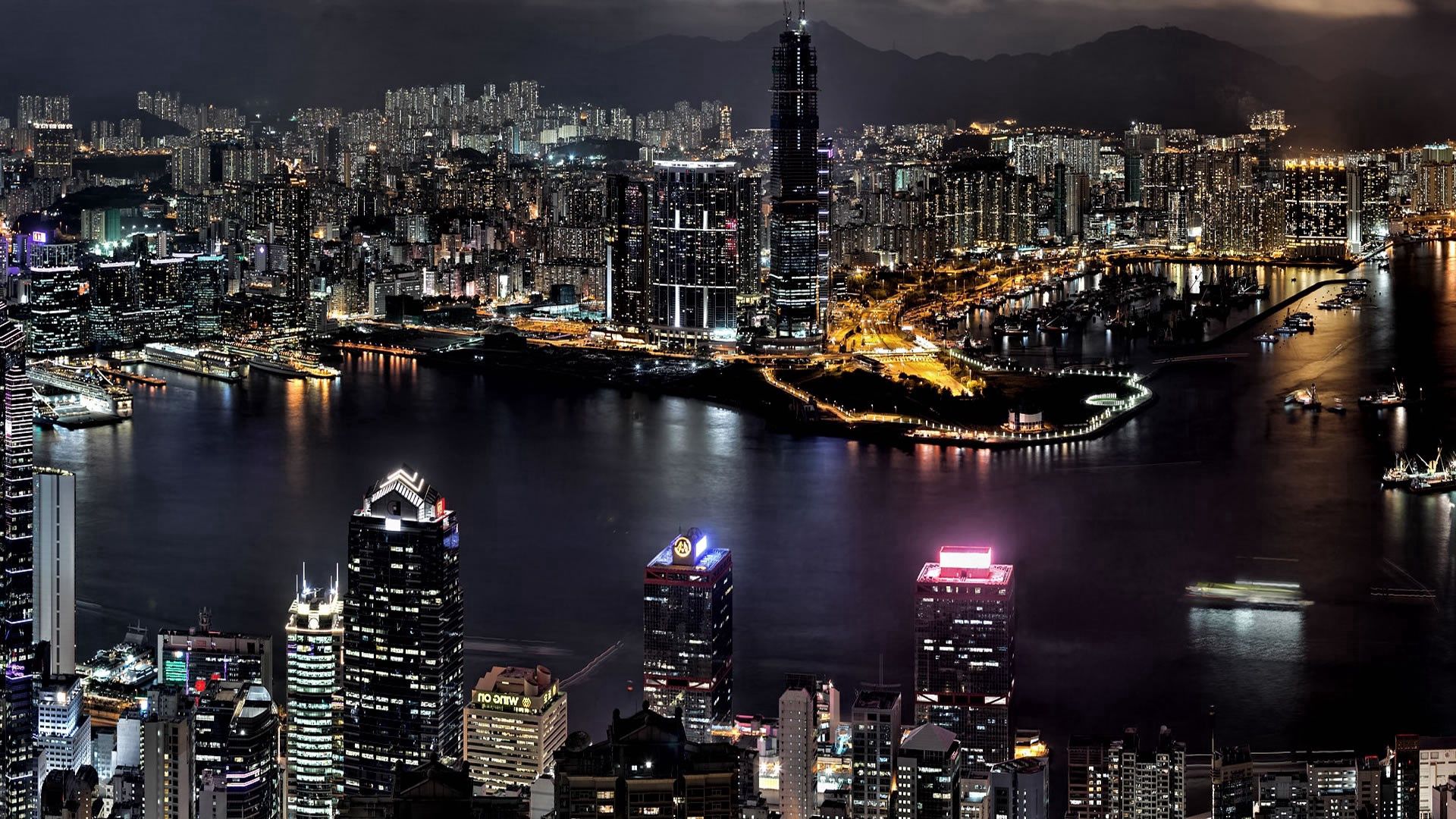 Скачать обои бесплатно Многоэтажный, Берег, Здания, Гонконг, Города, Река картинка на рабочий стол ПК