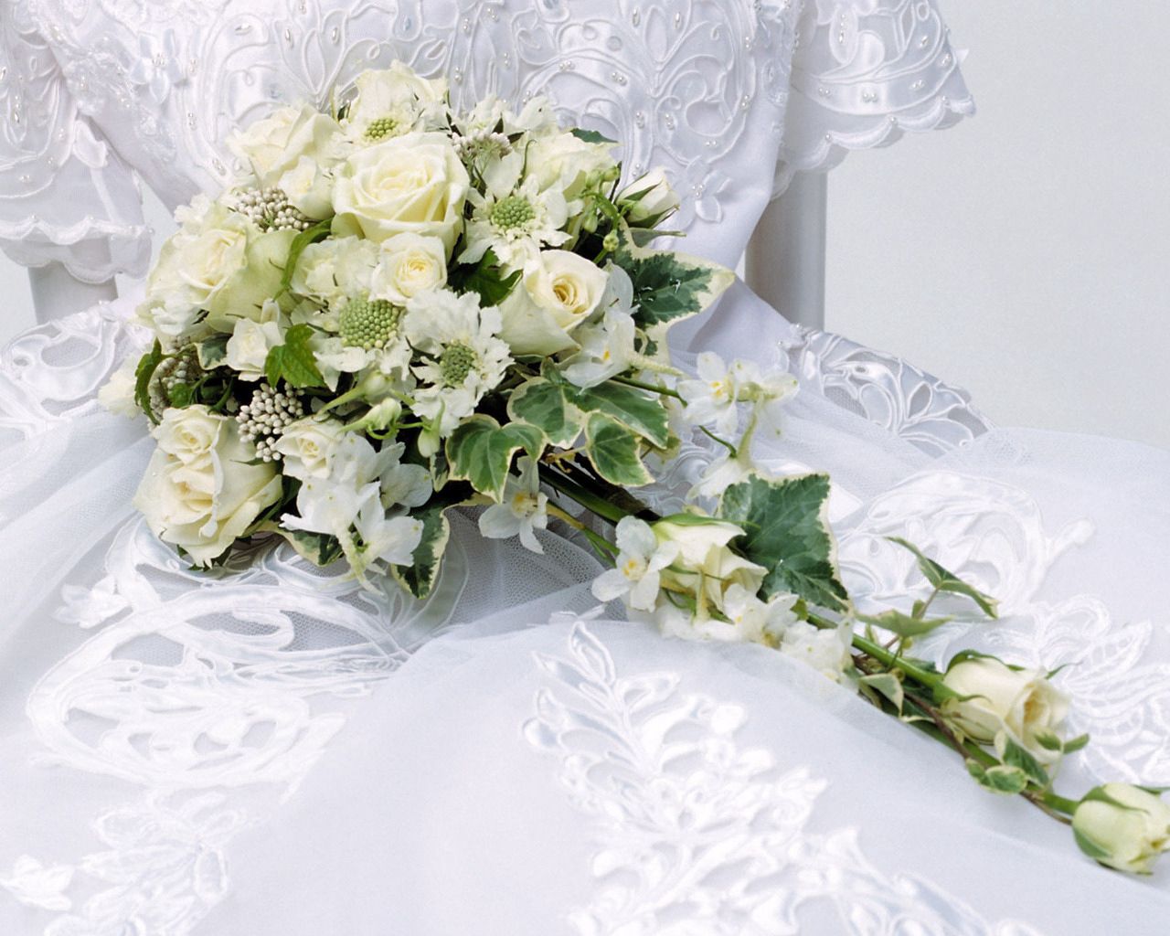wedding dress, flowers, roses, bouquet phone background