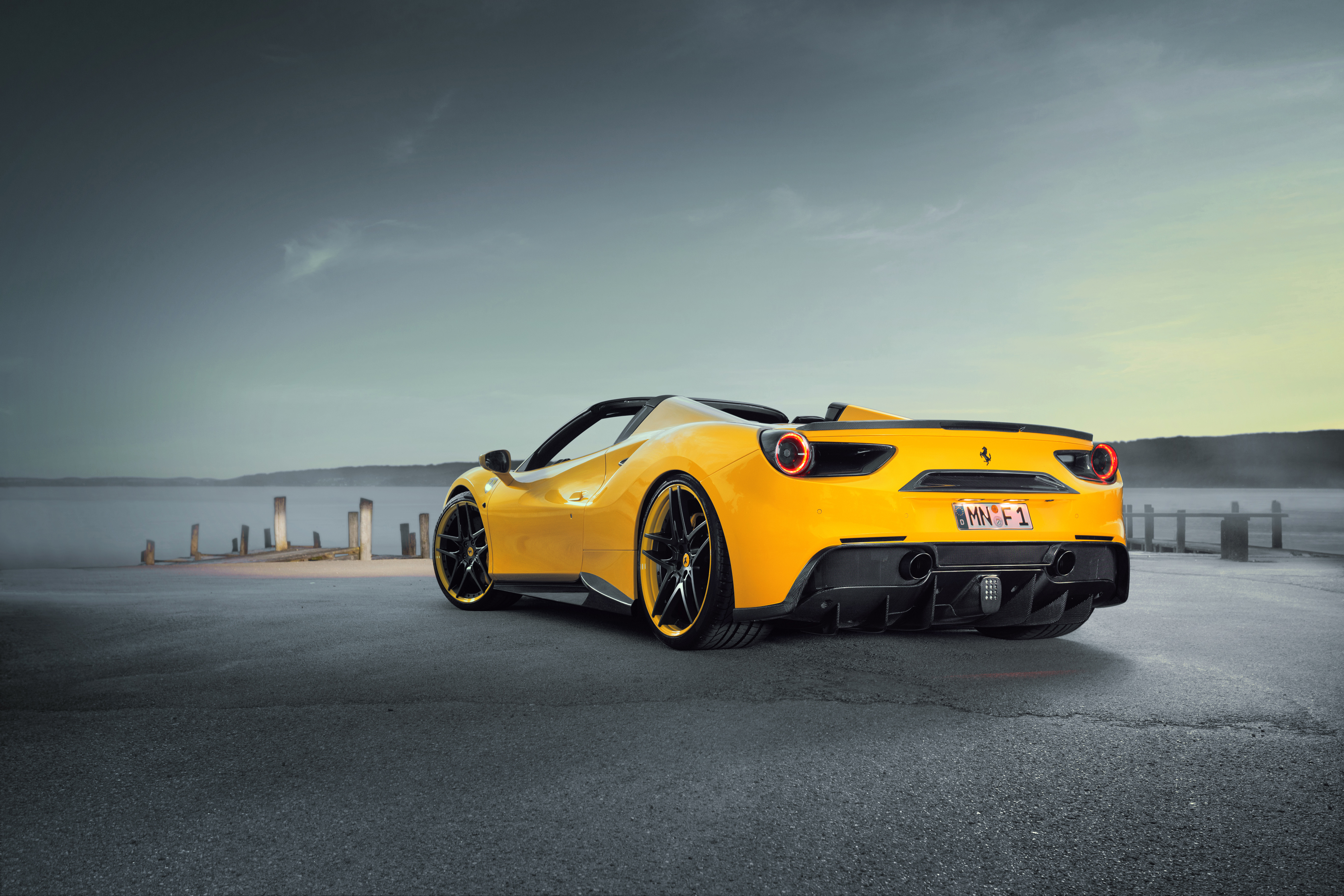 Ferrari 488 желтая