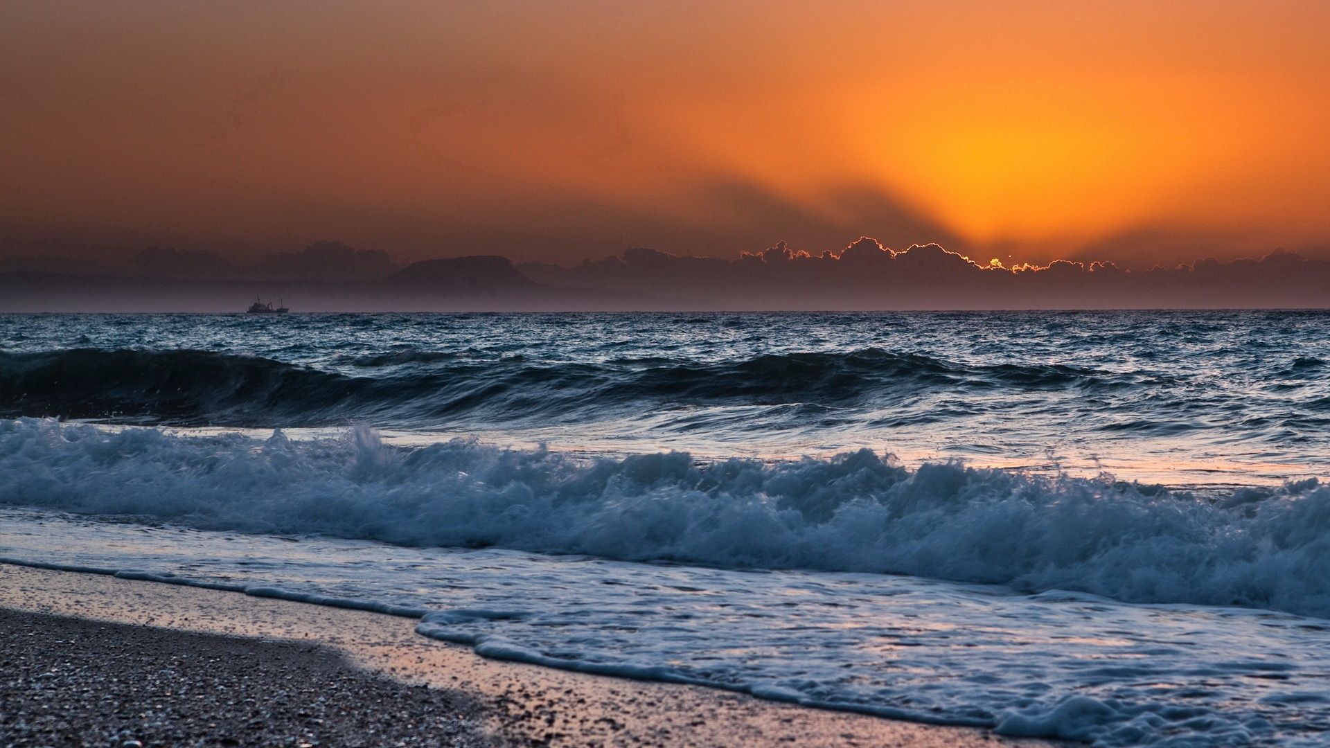 79012 Hintergrundbild herunterladen sea, natur, sunset, sun, waves, surfen, orange, horizont, hauptsächlich bewölkt, bedeckt, linie, lärm - Bildschirmschoner und Bilder kostenlos