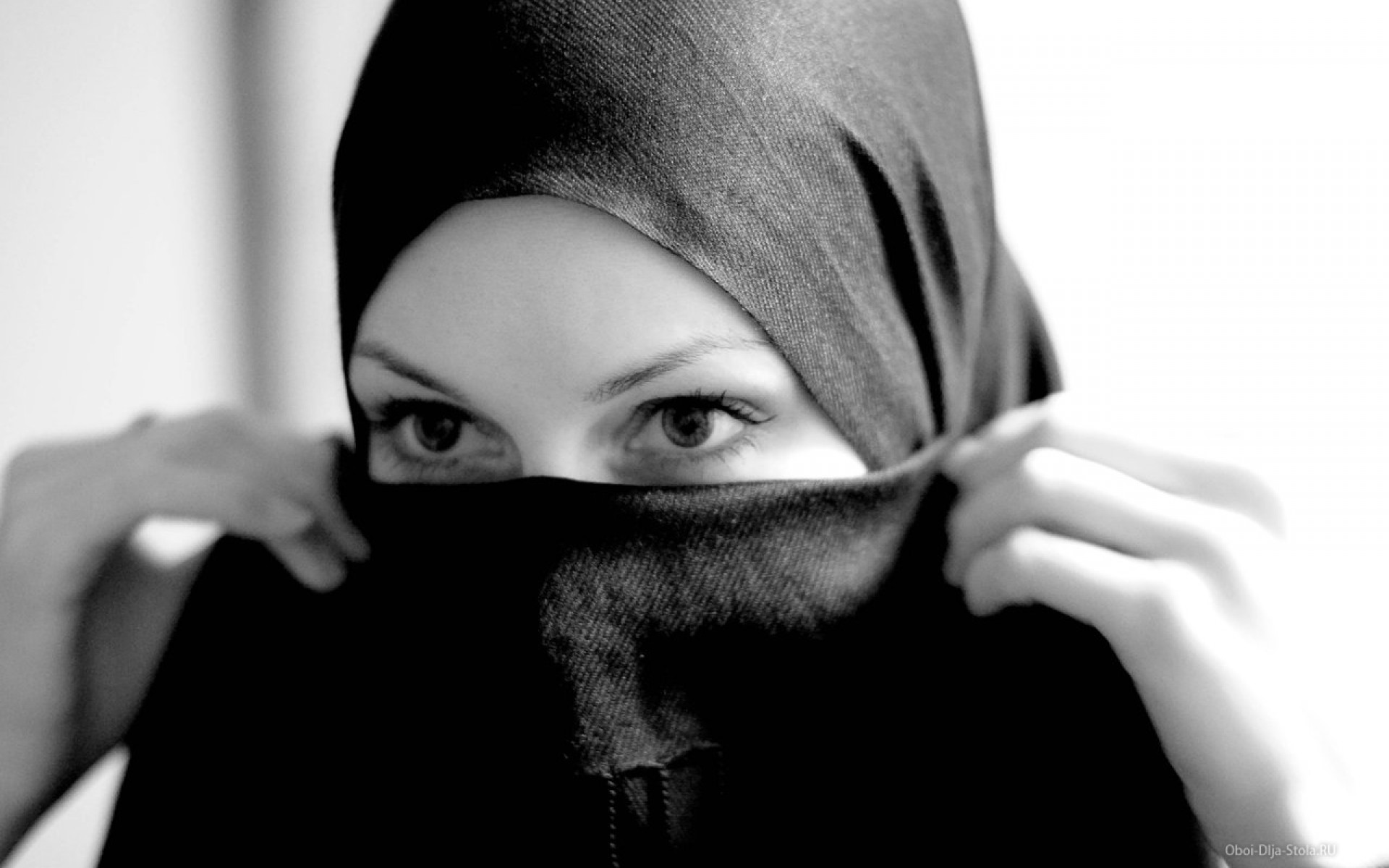 Я мусульманка. Ксения Селимова Дербент. Женщина в хиджабе. Девушка в парандже. Девушка мусульманка.