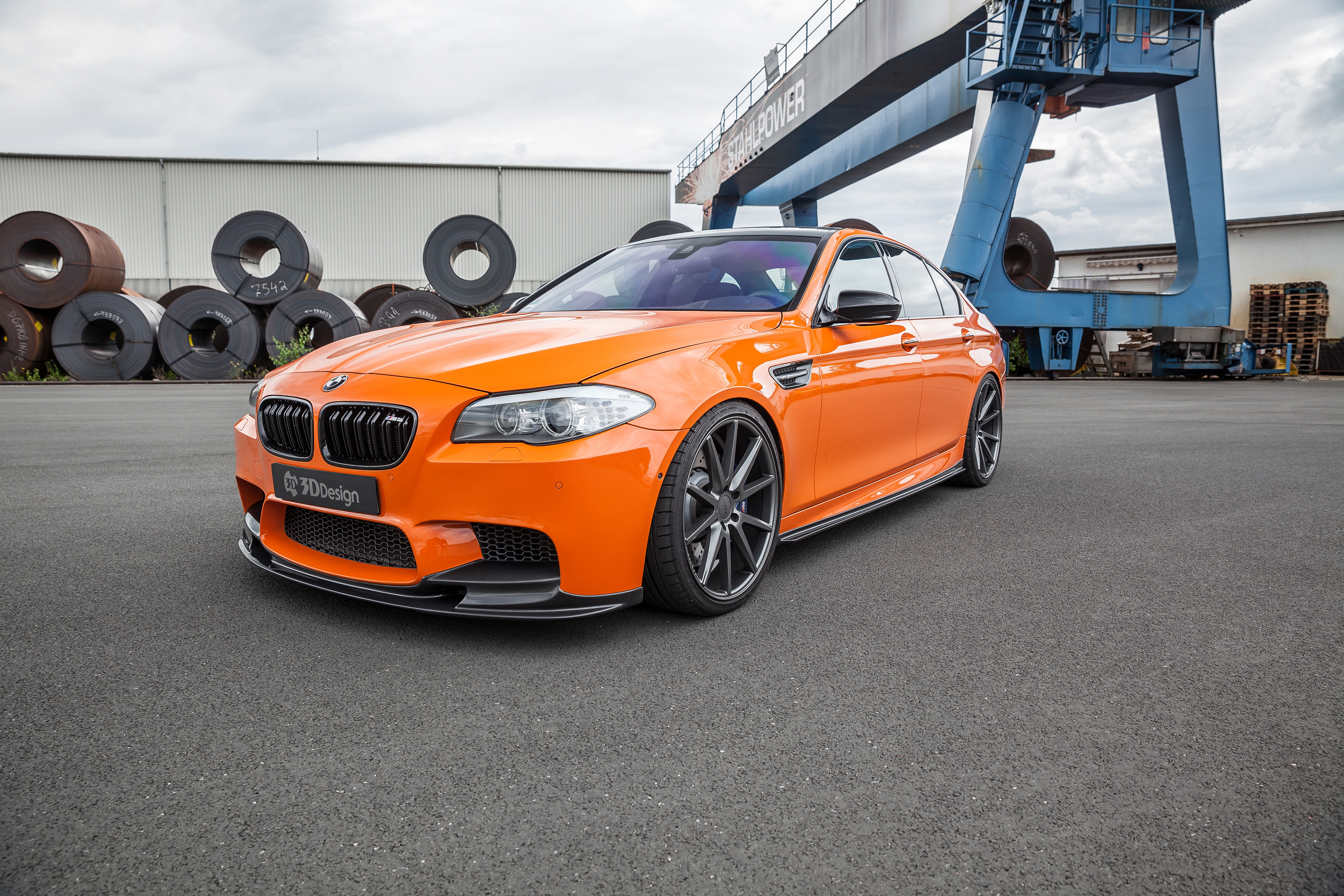 BMW m5 f10 Sakhir Orange