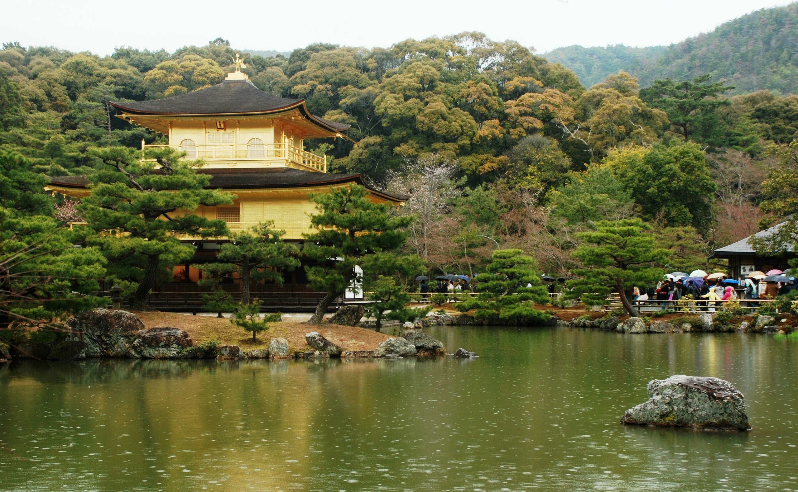 Озеро в Японии Киото храм