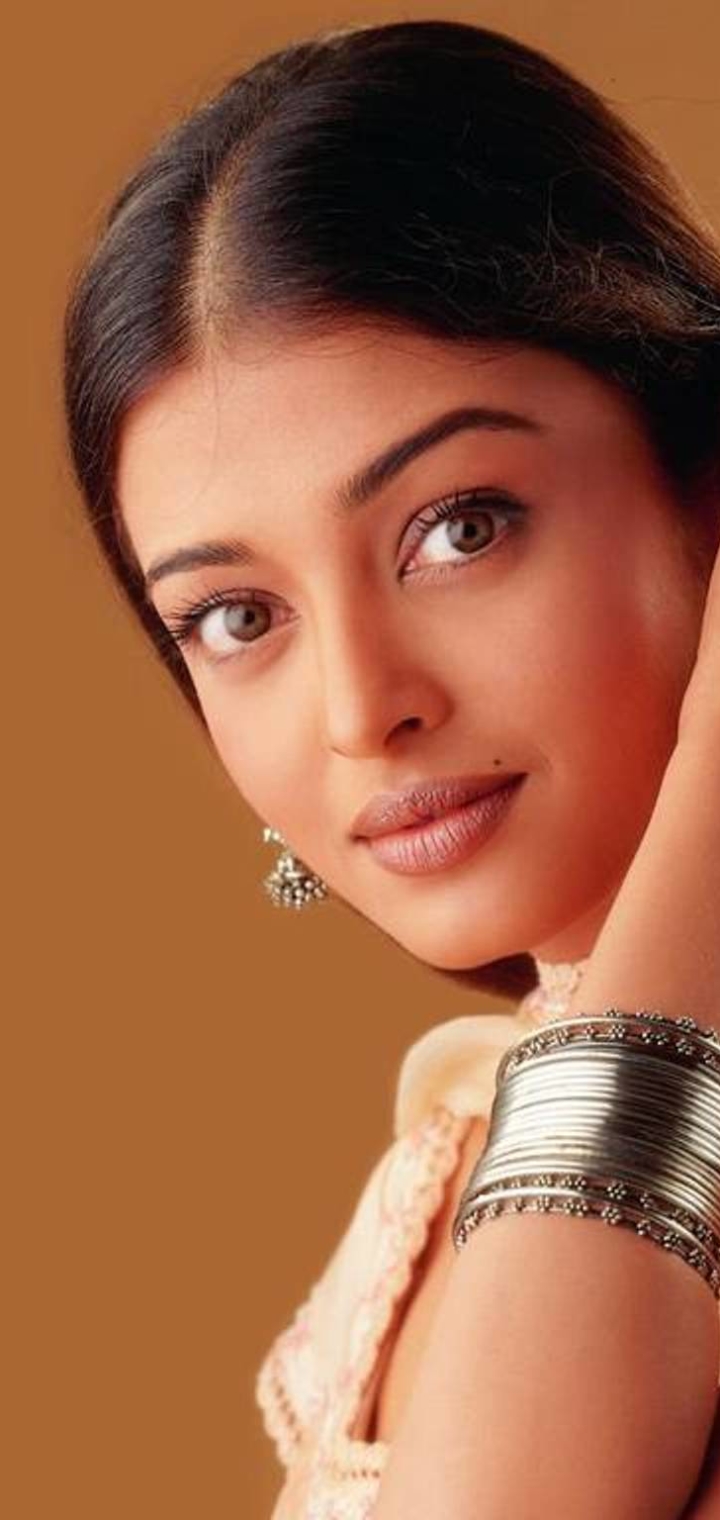 Aishwarya Rai Wallpaper / Aishwarya Rai Bachchan - Bollywood Photos