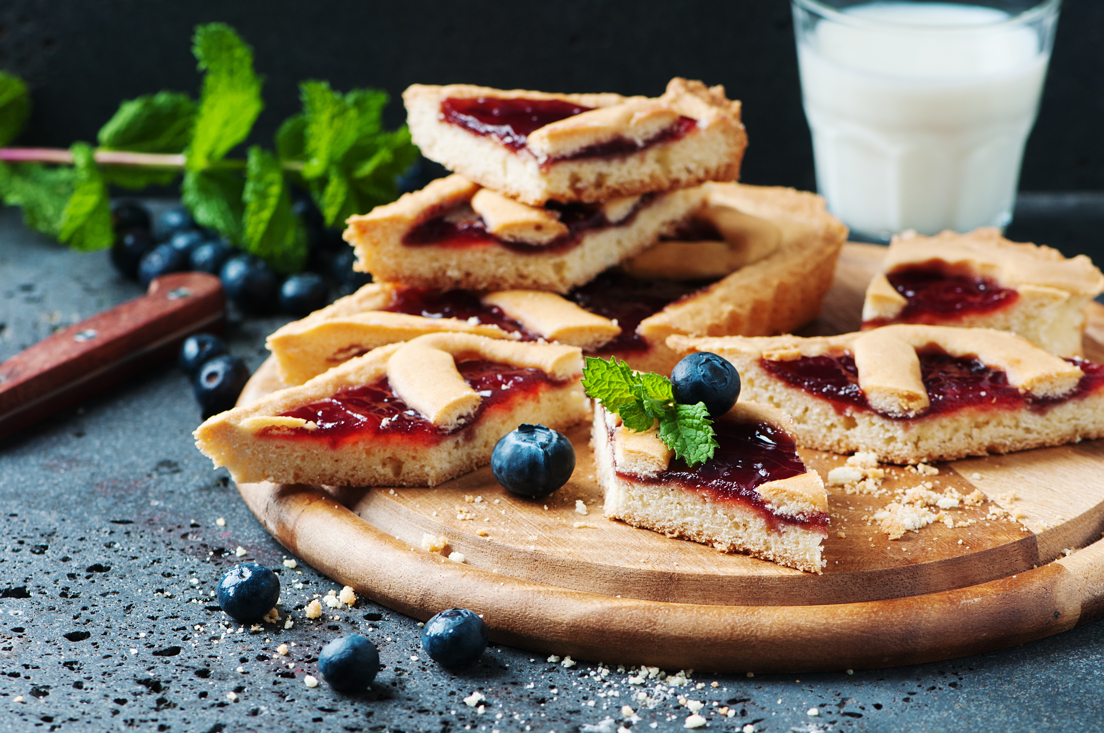 Санкт петербург телефон еда. Блюда одним куском. Pie 4k. Piece of pie. Homemade Cheese Crackers.