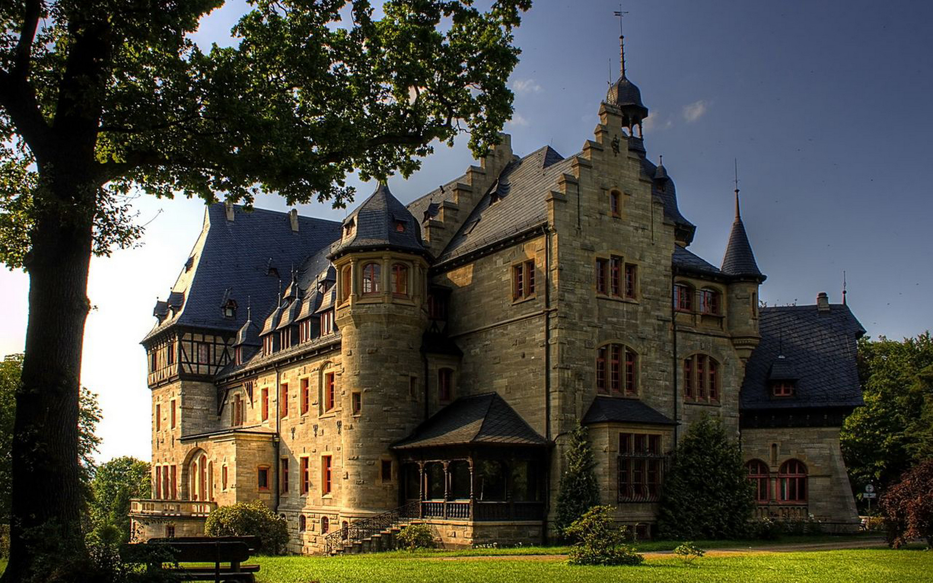 Самый хороший замок. Замок Бурштейн Германия. Тюдор-Шато. Замок Шверин. Германия замок Вальдлейнинген.