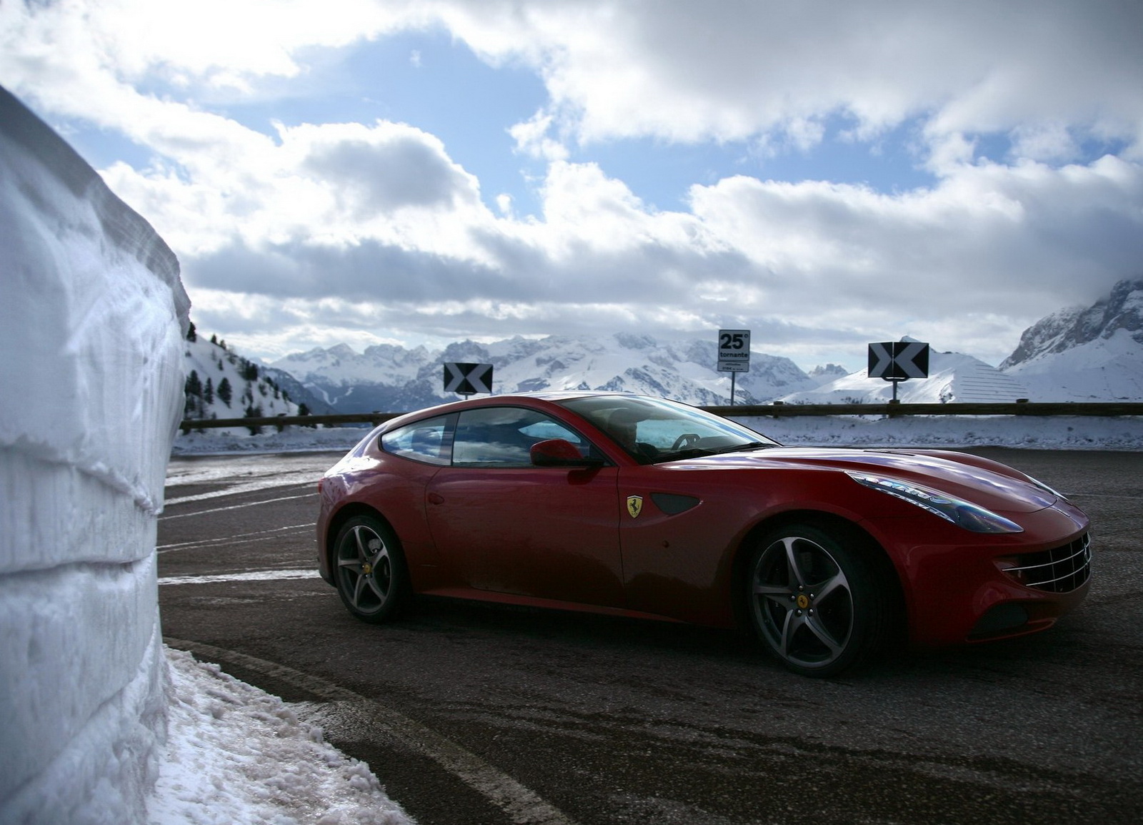 Ferrari FF РѕР±РѕРё