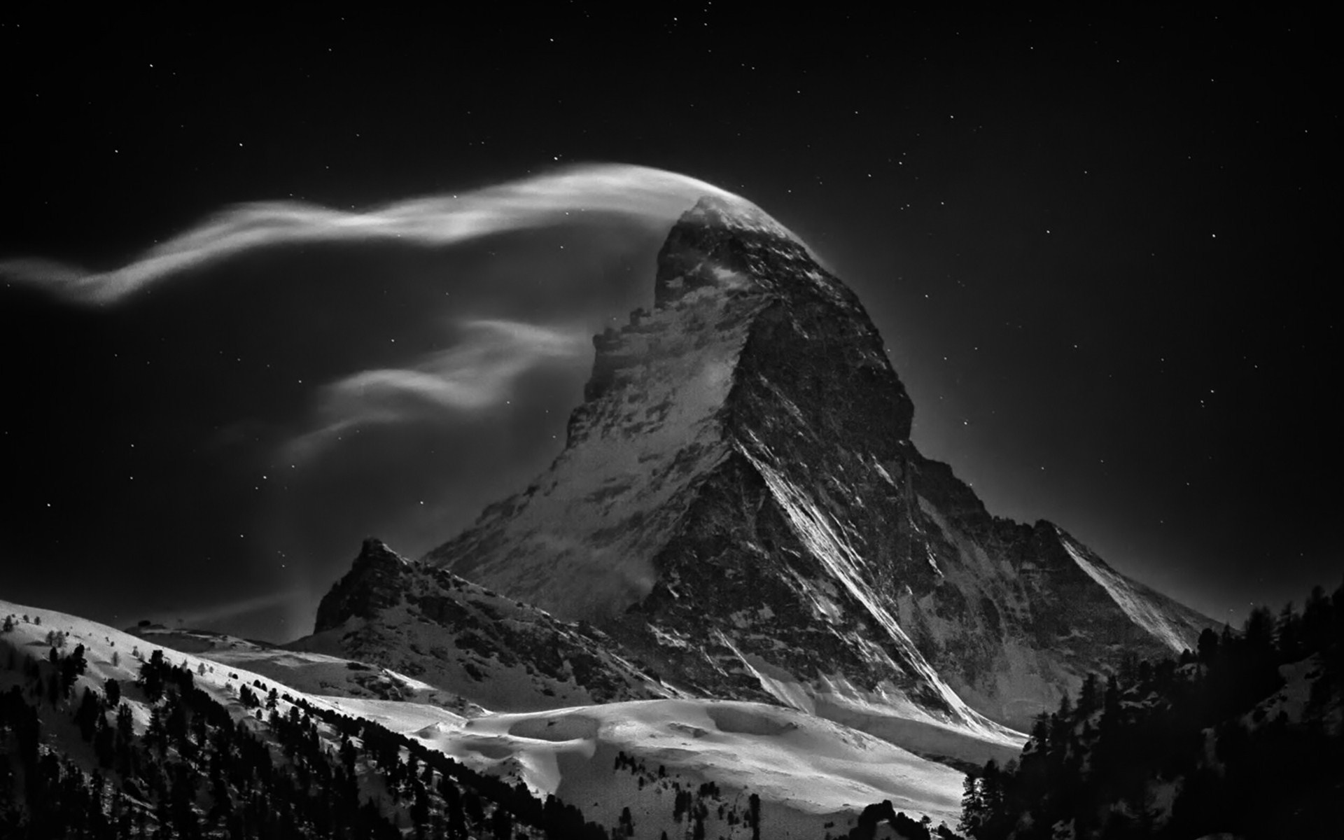Гора Маттерхорн ночью