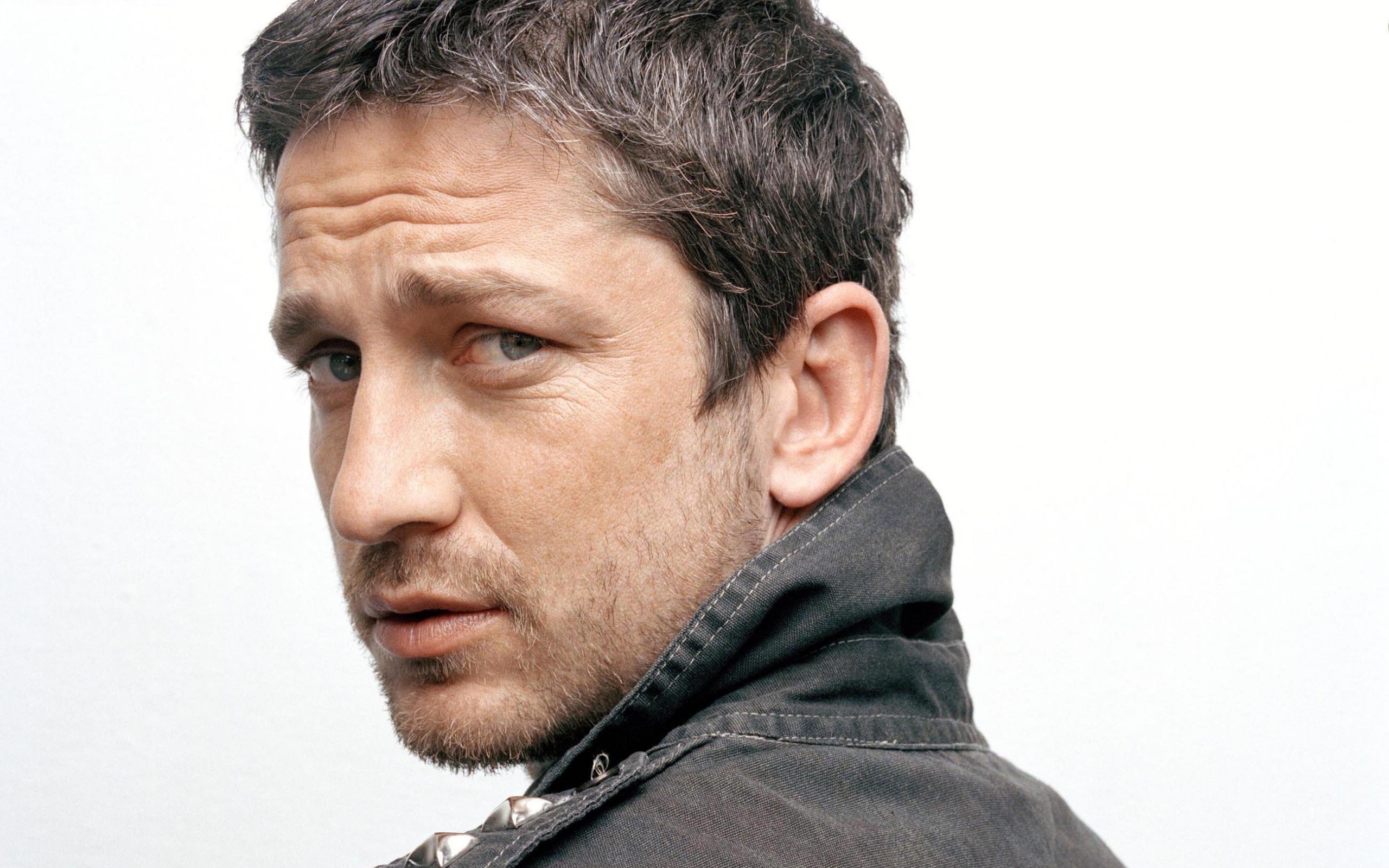 gerard butler, celebrity cell phone wallpapers