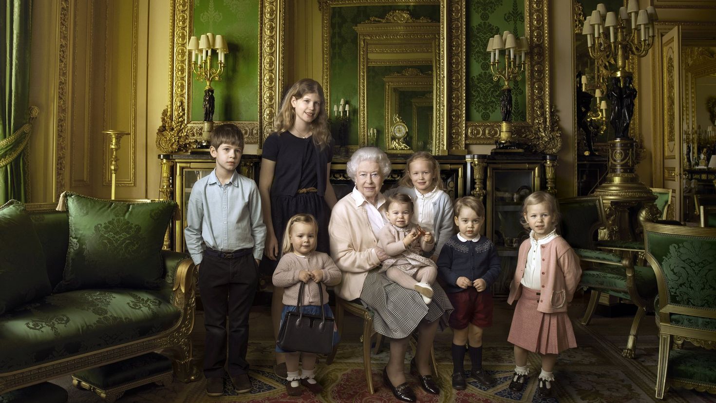 Английская семья видео. Правнук королевы Великобритании Елизаветы 2 Джордж.