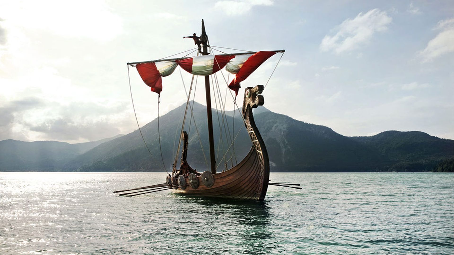 Ладья море. Драккар викингов. Корабли викингов драккары. Дракар корабль викингов. Ладья викингов дракар.