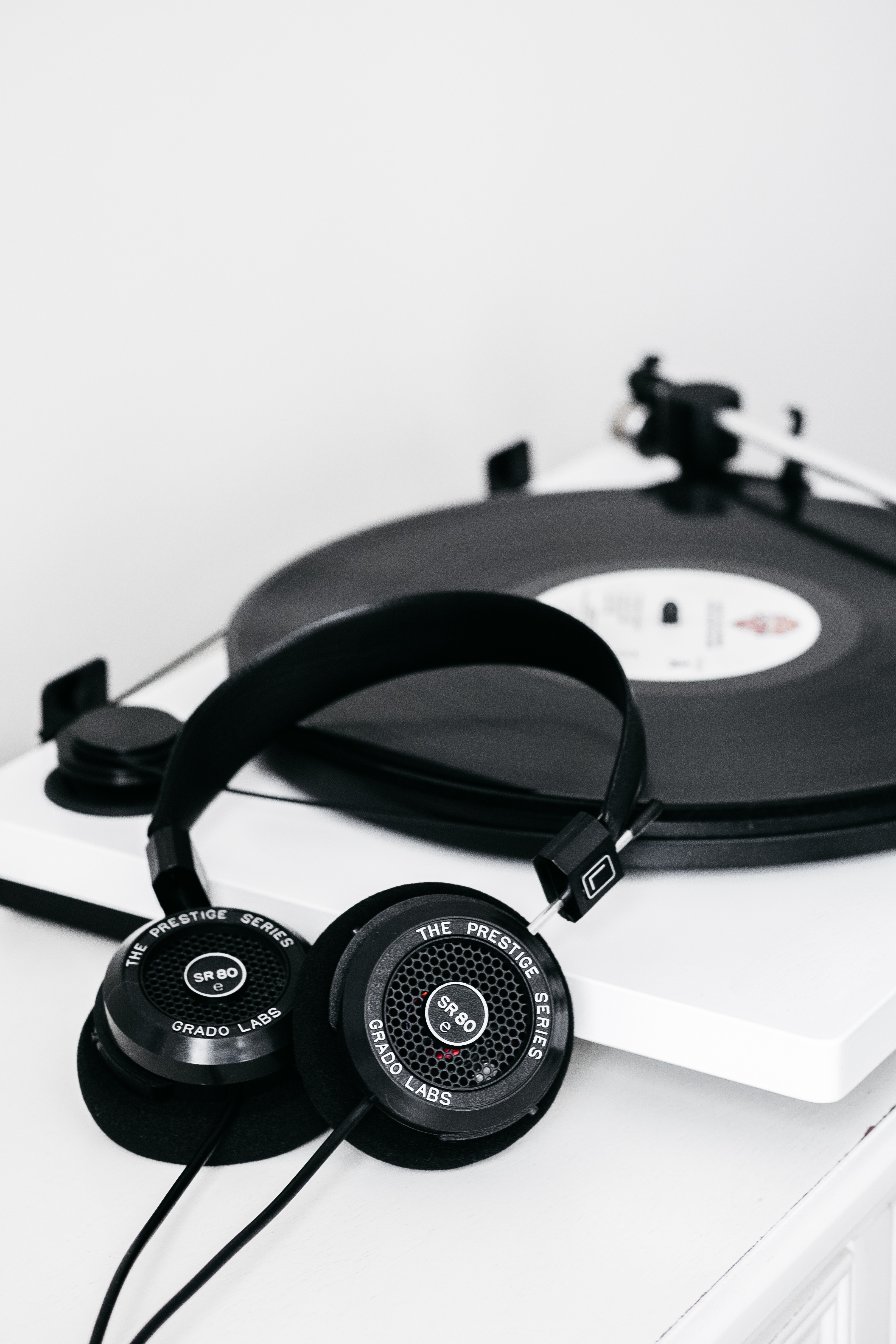 record player, vinyl, headphones, black, music, plate, turntable