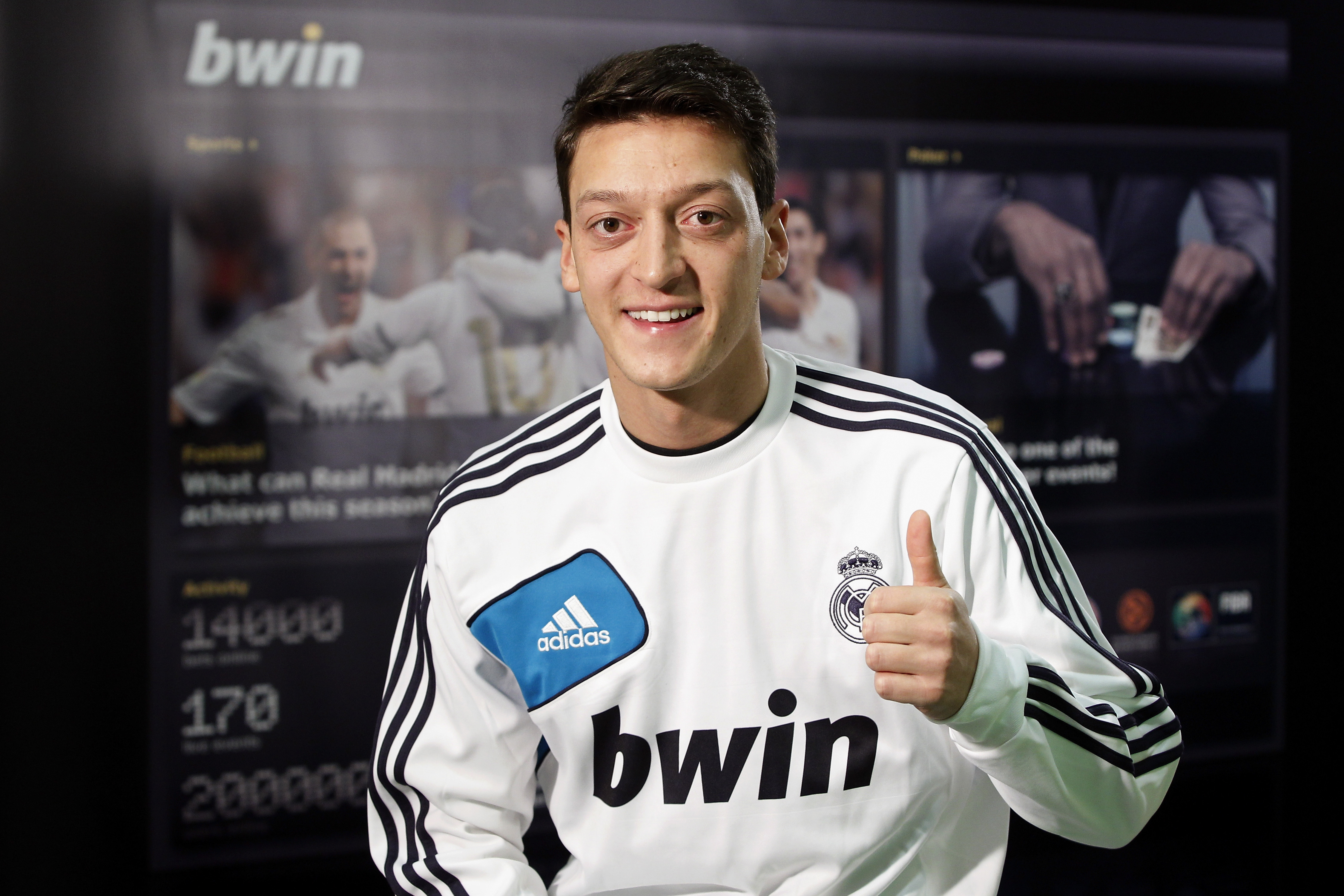 Download mobile wallpaper Mesut Ozil, Sports, People, Men, Football for free.