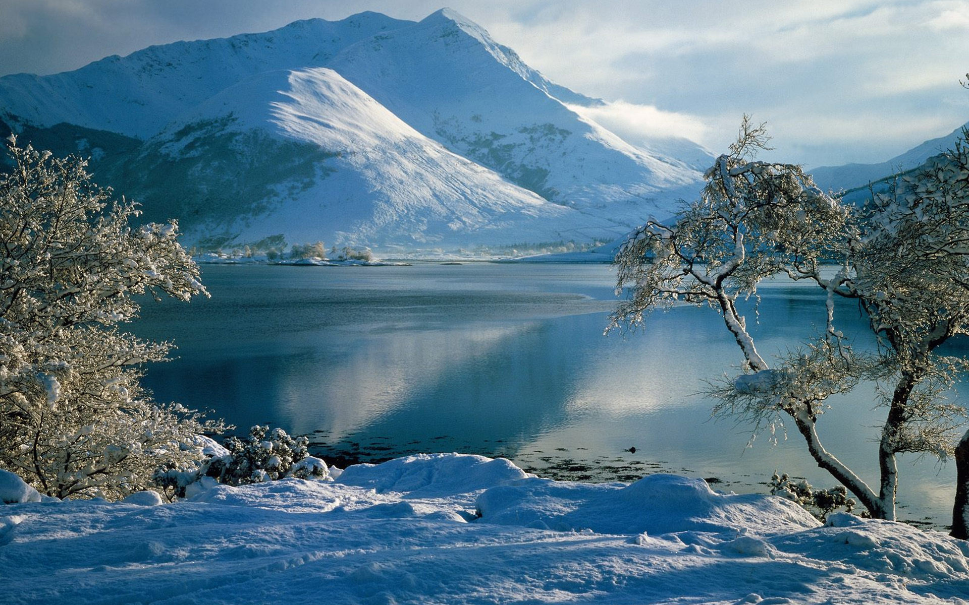 Скачать картинку Горы, Снег, Зима, Пейзаж, Природа в телефон бесплатно.