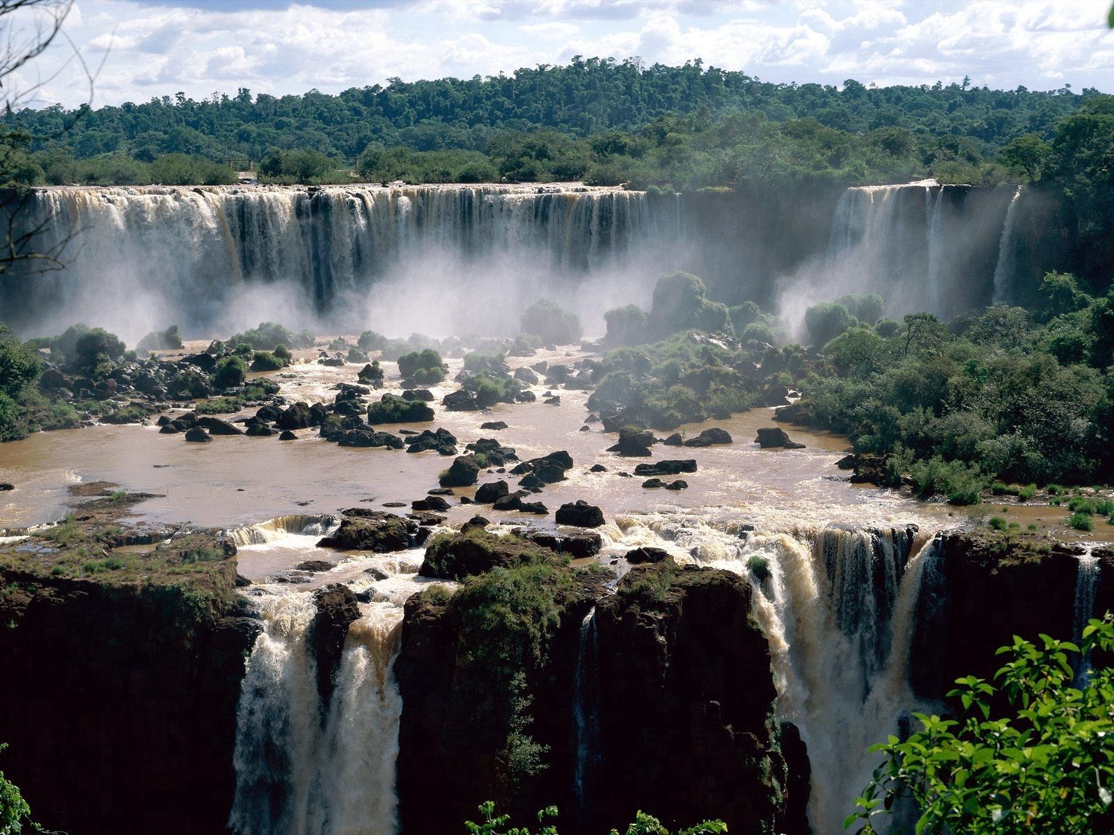 Скачать картинку Iguassu Falls, Brazil, Деревья, Бразилия, Природа, Водопад, Камни в телефон бесплатно.