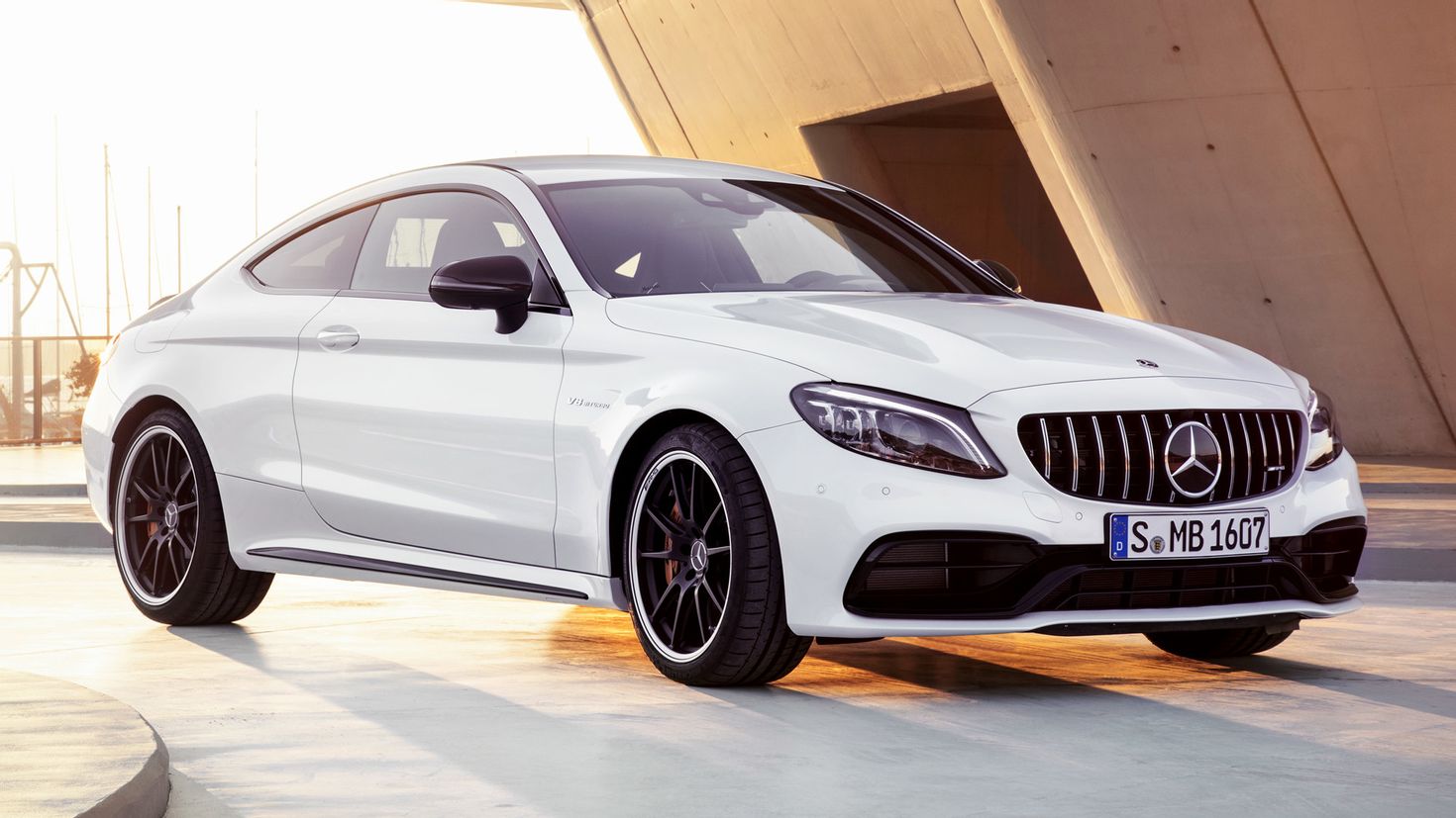 Mercedes c63 AMG Р±РµР»С‹Р№ РєСѓРїРµ