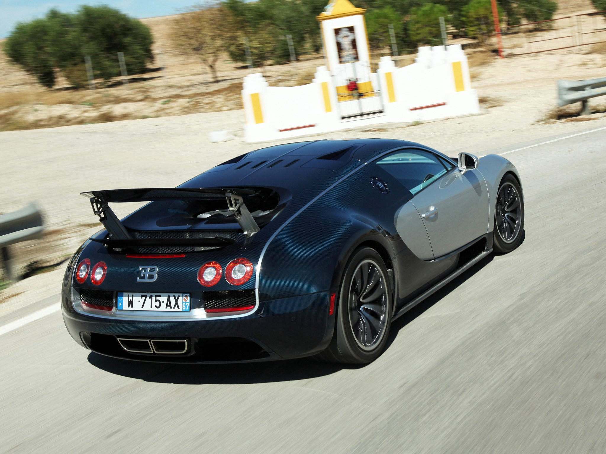 Baixe gratuitamente a imagem Bugatti, Carros, Visão Traseira, Vista Traseira, Bugatti Veyron na área de trabalho do seu PC