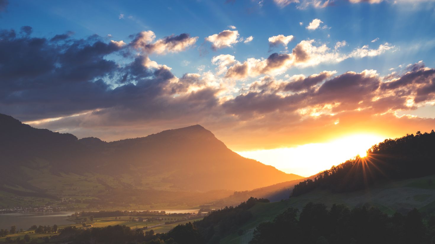 Mountains sunset. Закат в горах. Рассвет в горах. Горы солнце. Восход в горах.