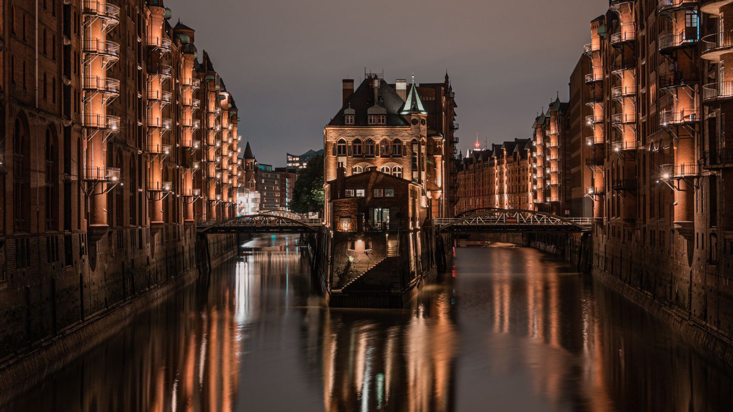 Ночной город отражение в реке