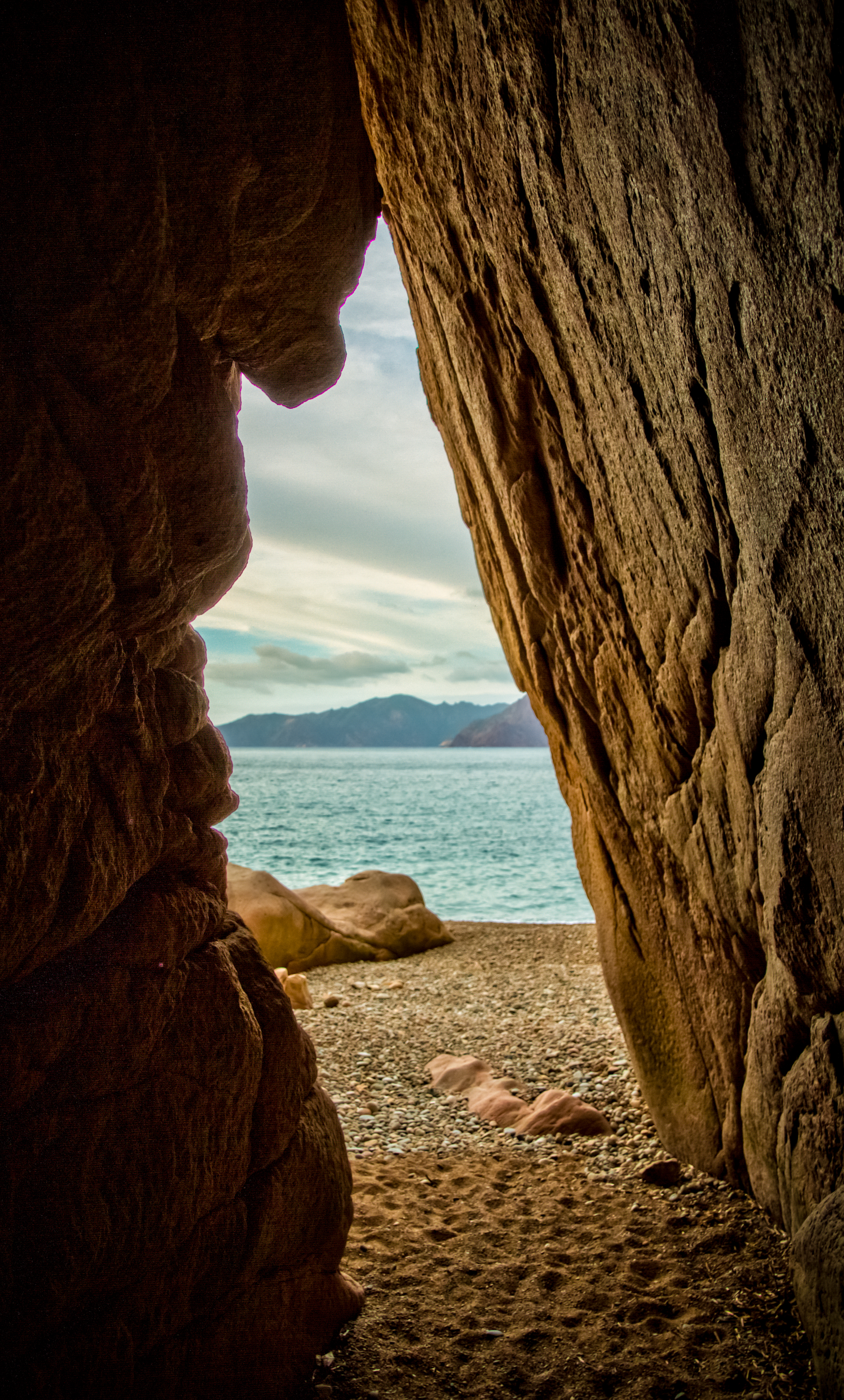 Descarga gratis la imagen Naturaleza, Cueva, Montañas, Mar, Playa en el escritorio de tu PC