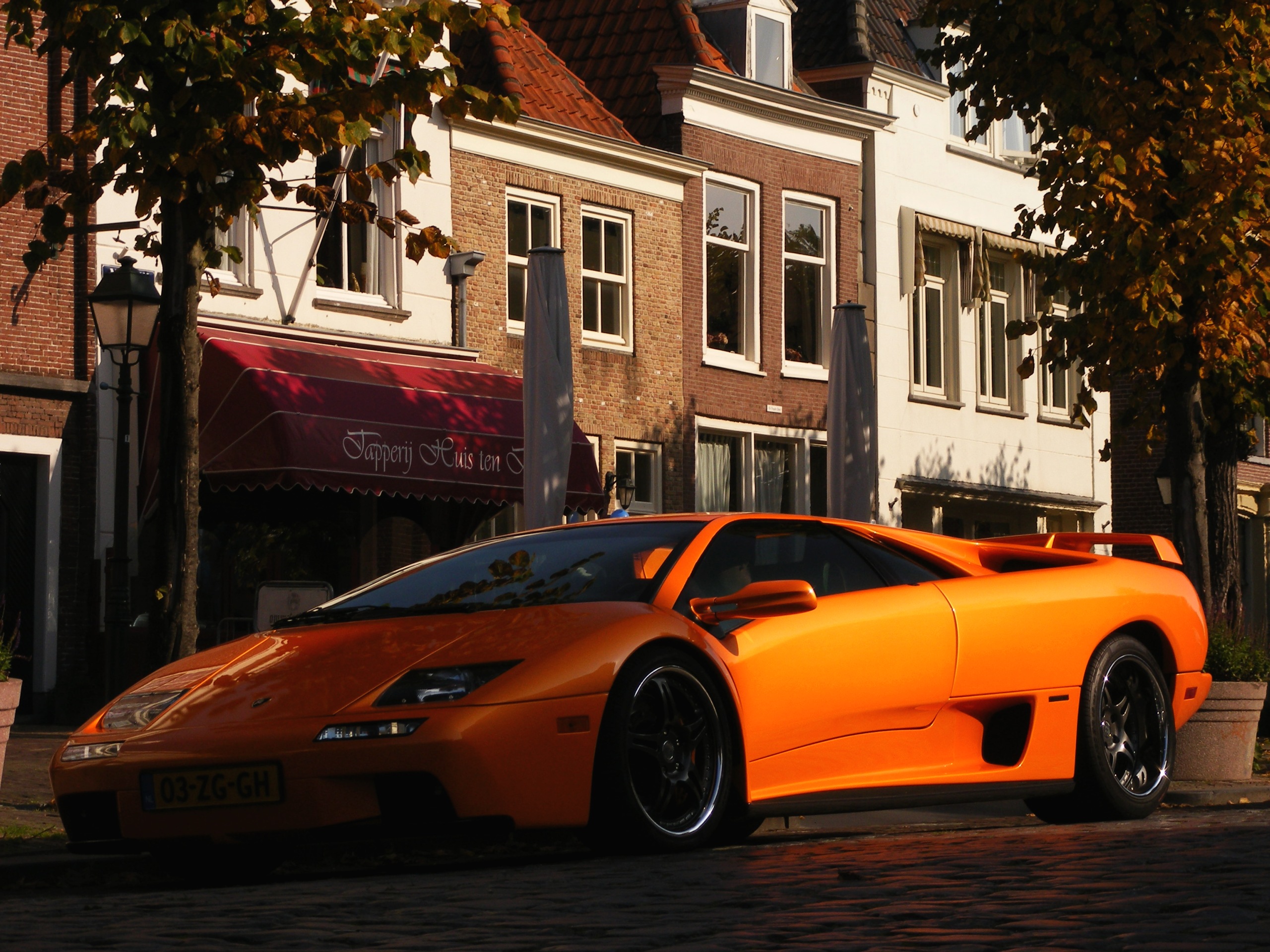 Los mejores fondos de pantalla de Lamborghini Diablo para la pantalla del teléfono