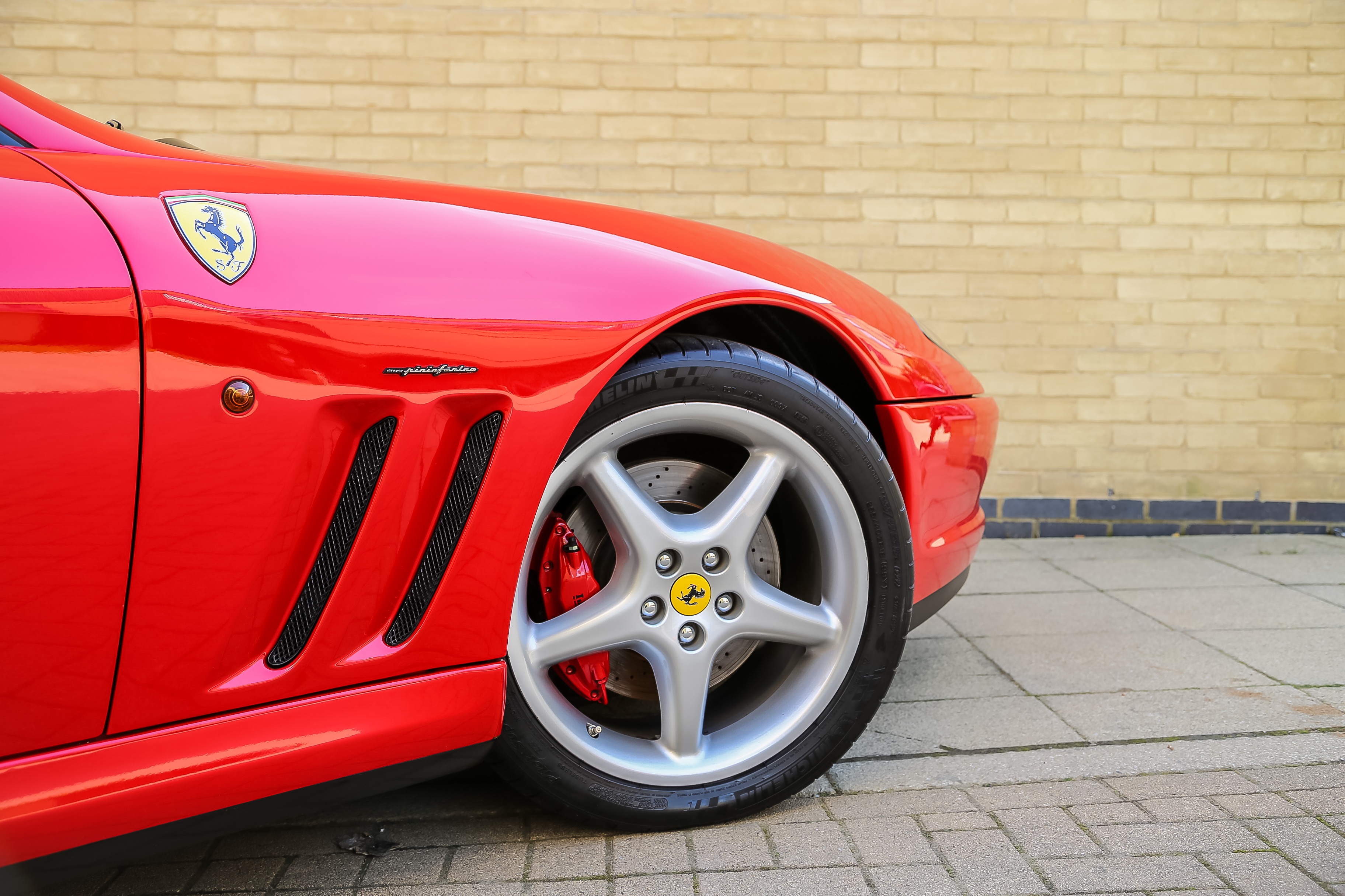 Handy-Wallpaper Cars, Seitenansicht, Rad, Reifen, Ferrari kostenlos herunterladen.