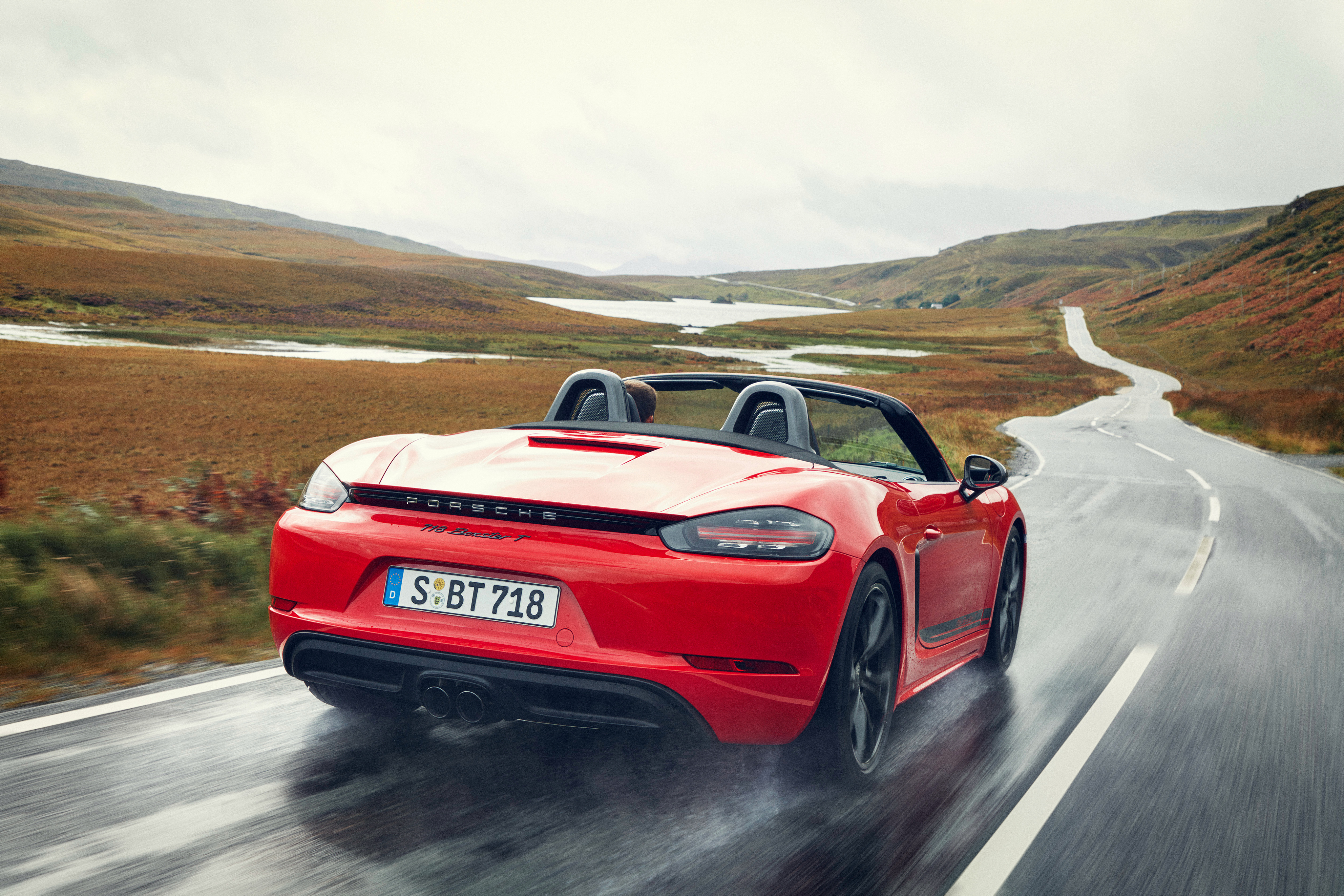 Porsche Boxster 2020 красный кабриолет