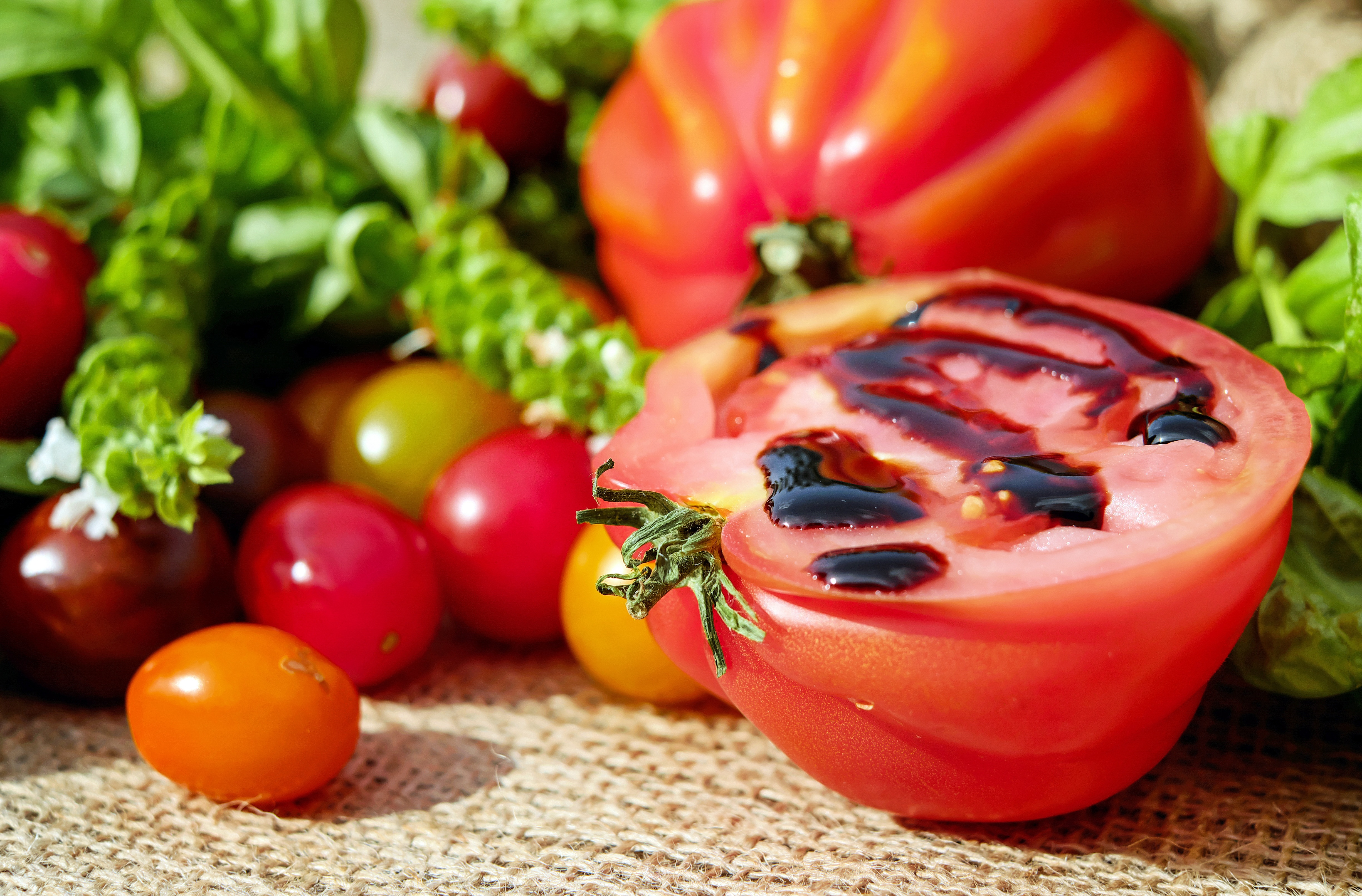 Handy-Wallpaper Lebensmittel, Gemüse, Tomate, Soße, Sauce, Tomaten kostenlos herunterladen.