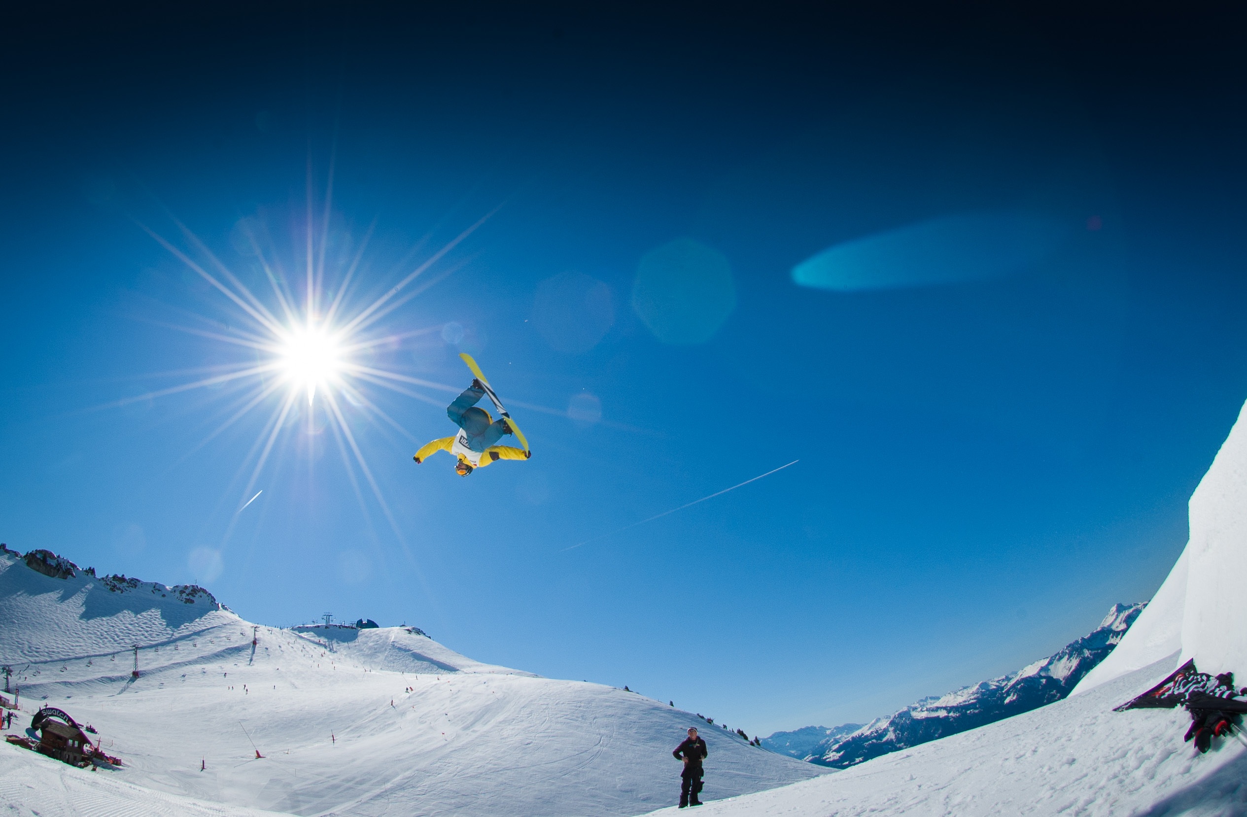 107651壁紙のダウンロードスポーツ, 山脈, 雪, スノーボード, スロープ, 坂, スノーボーダー-スクリーンセーバーと写真を無料で