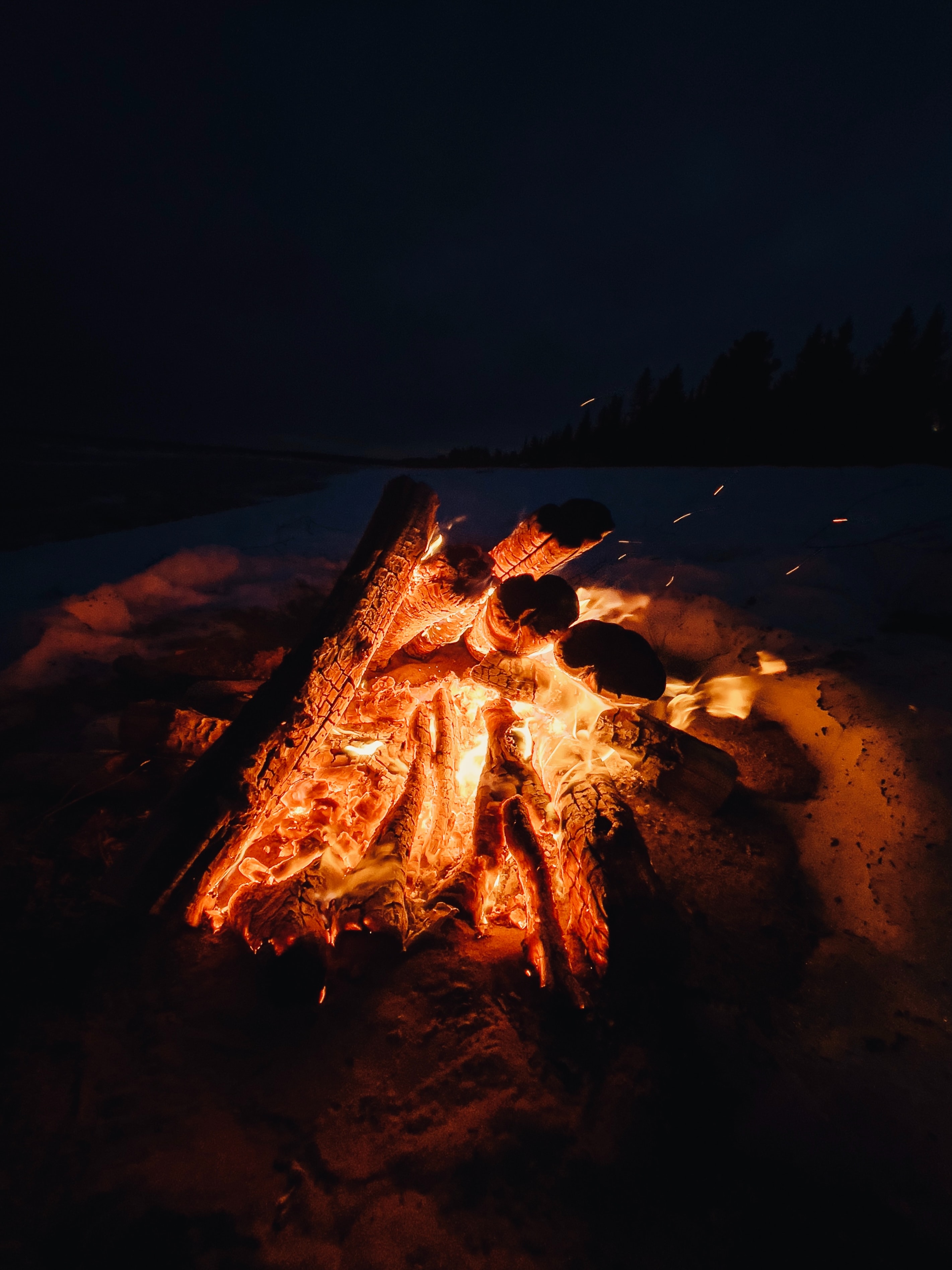 Laden Sie das Bonfire, Scheinen, Licht, Flamme, Funken, Feuer, Dunkel-Bild kostenlos auf Ihren PC-Desktop herunter
