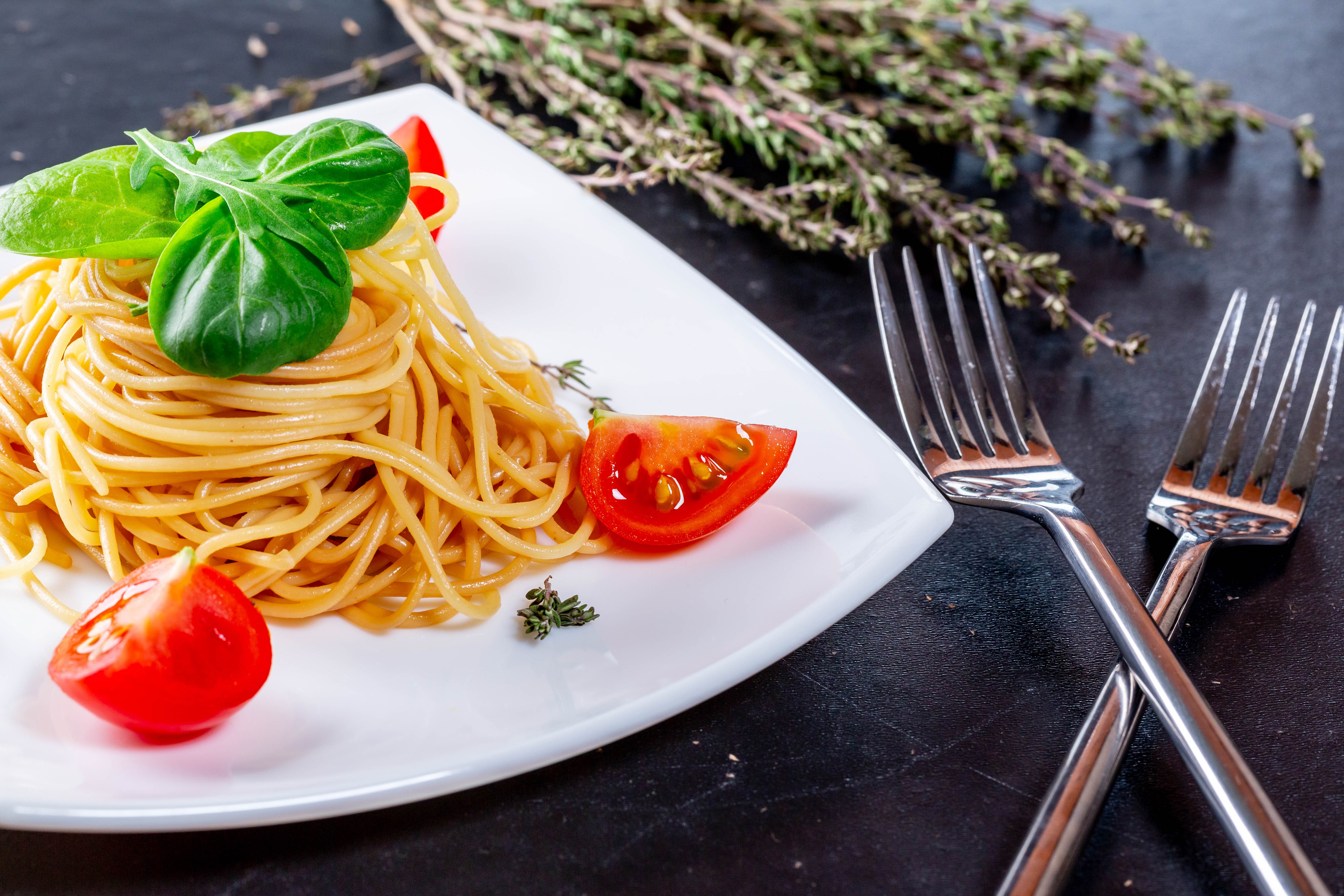 Картинка спагетти. Спагетти Аль Помодоро. Итальянская паста. Красивые макароны. Cpagetti.