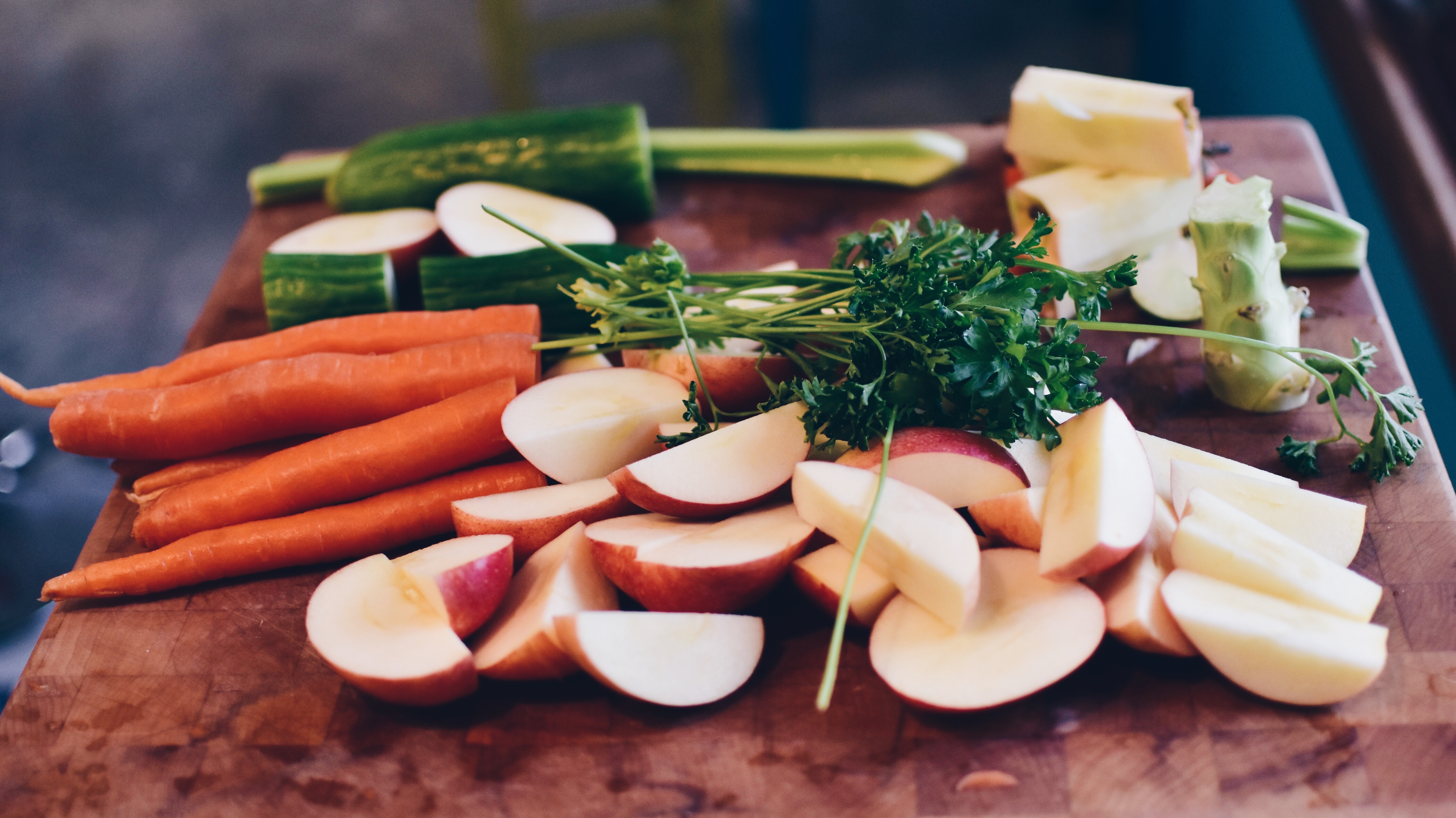 food, apples, vegetables, cutting board, parsley, carrot, broccoli, cucumber